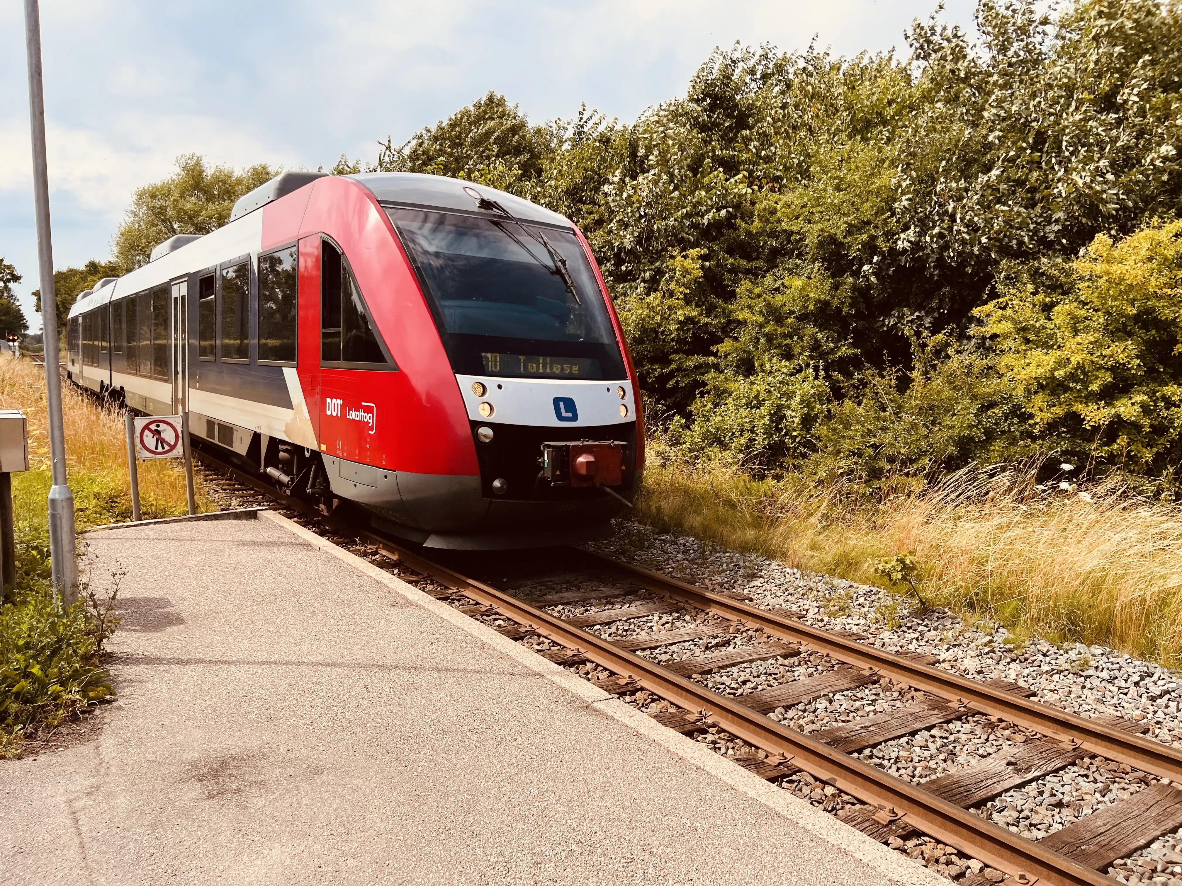 Billede af LT 2028-2128, tidligere VL 2028-2128 fotograferet ud for Vedde Trinbræt. Billede af LT 2028-2128, tidligere VL 2028-2128 fotograferet ud for Vedde Trinbræt.