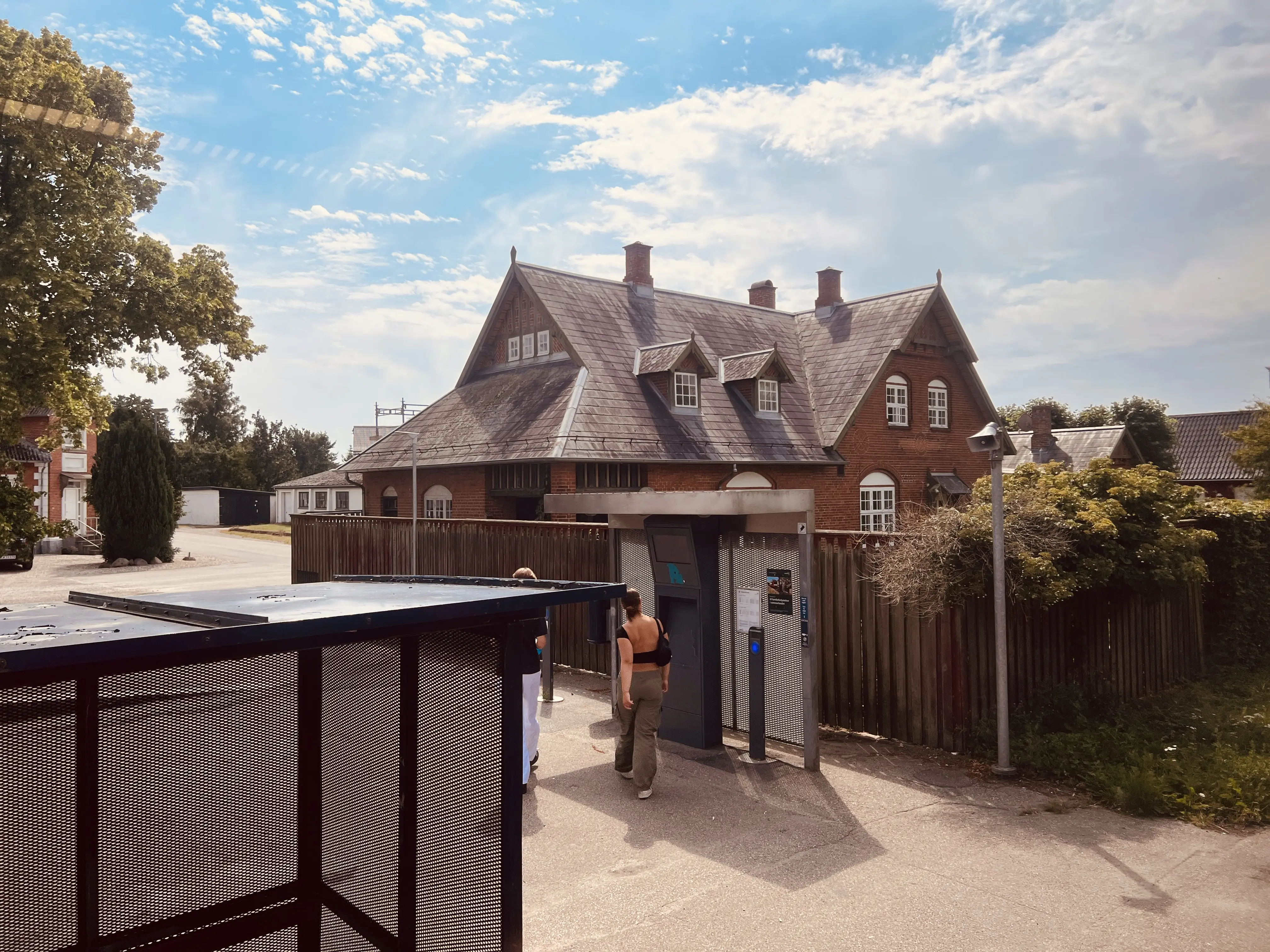 Billede af Vedde Station.