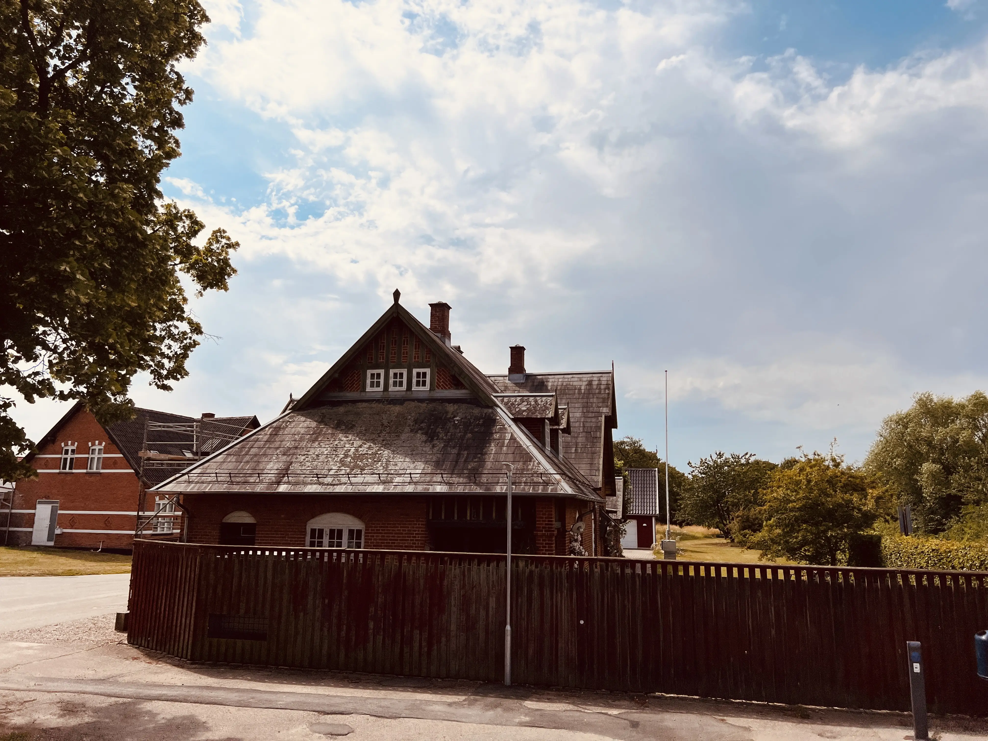 Billede af Vedde Station.