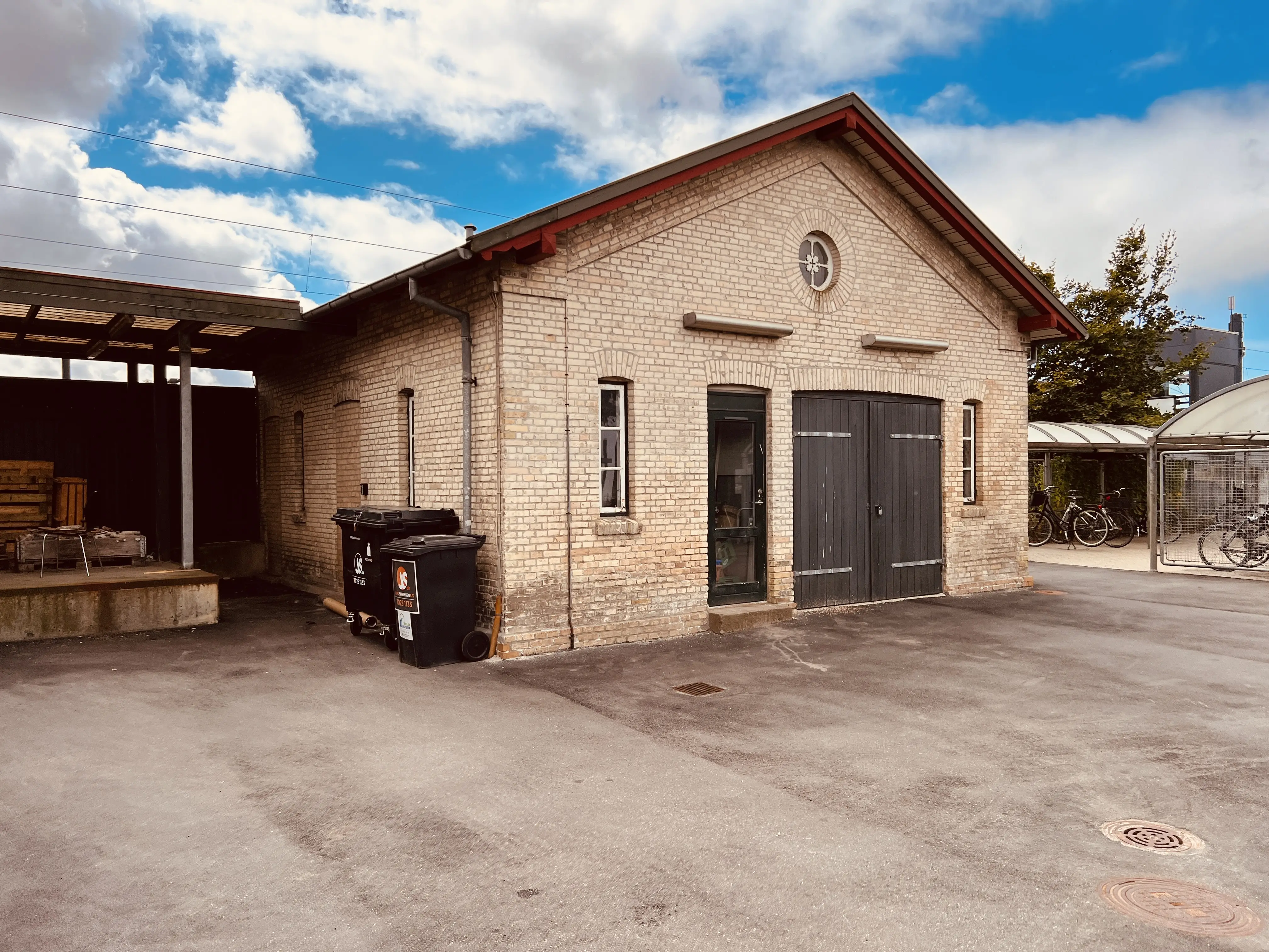 Billede af Hvalsø Stations retirade. Billede af Hvalsø Stations retirade.