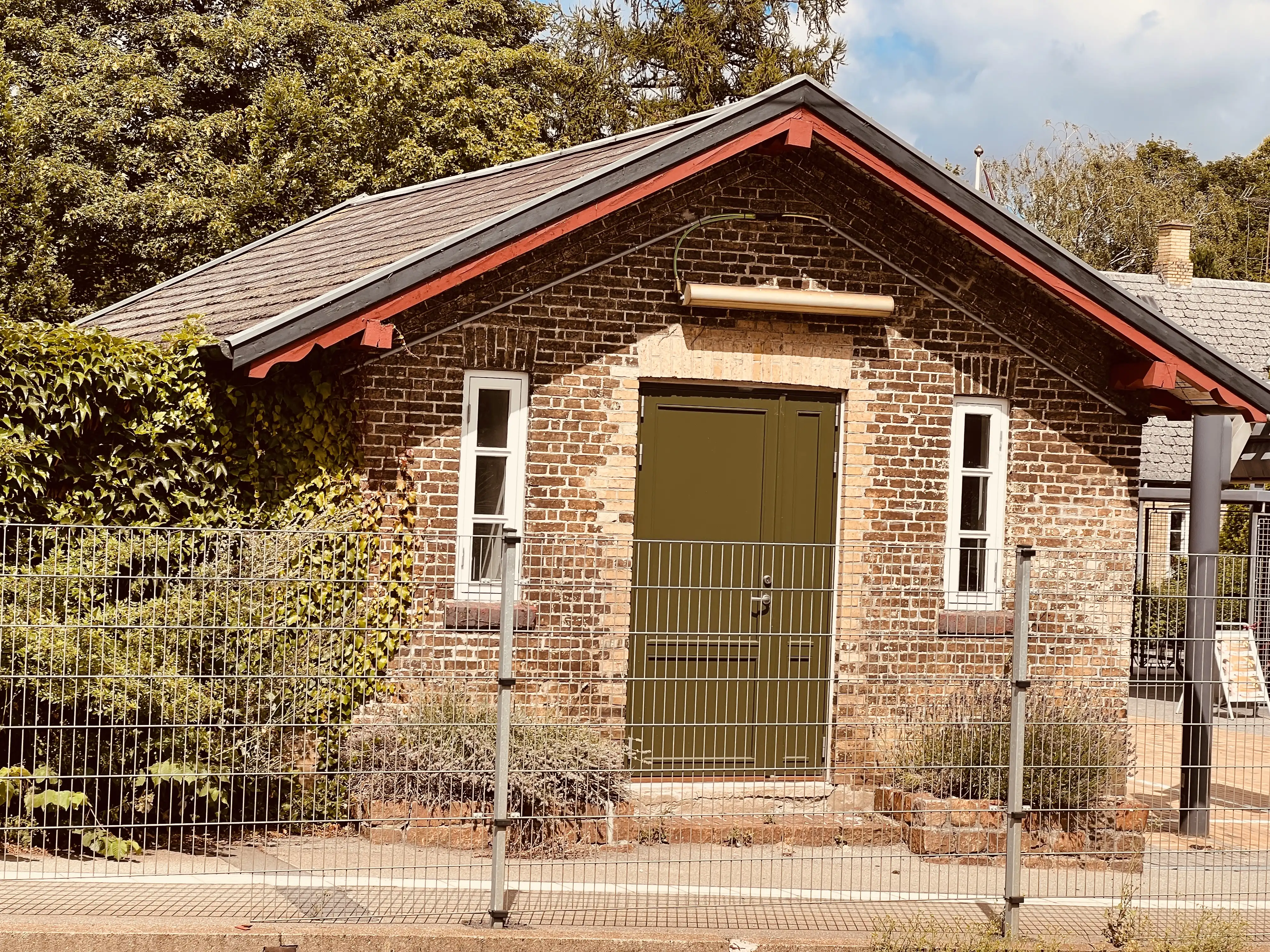 Billede af Lejre Stations retirade.