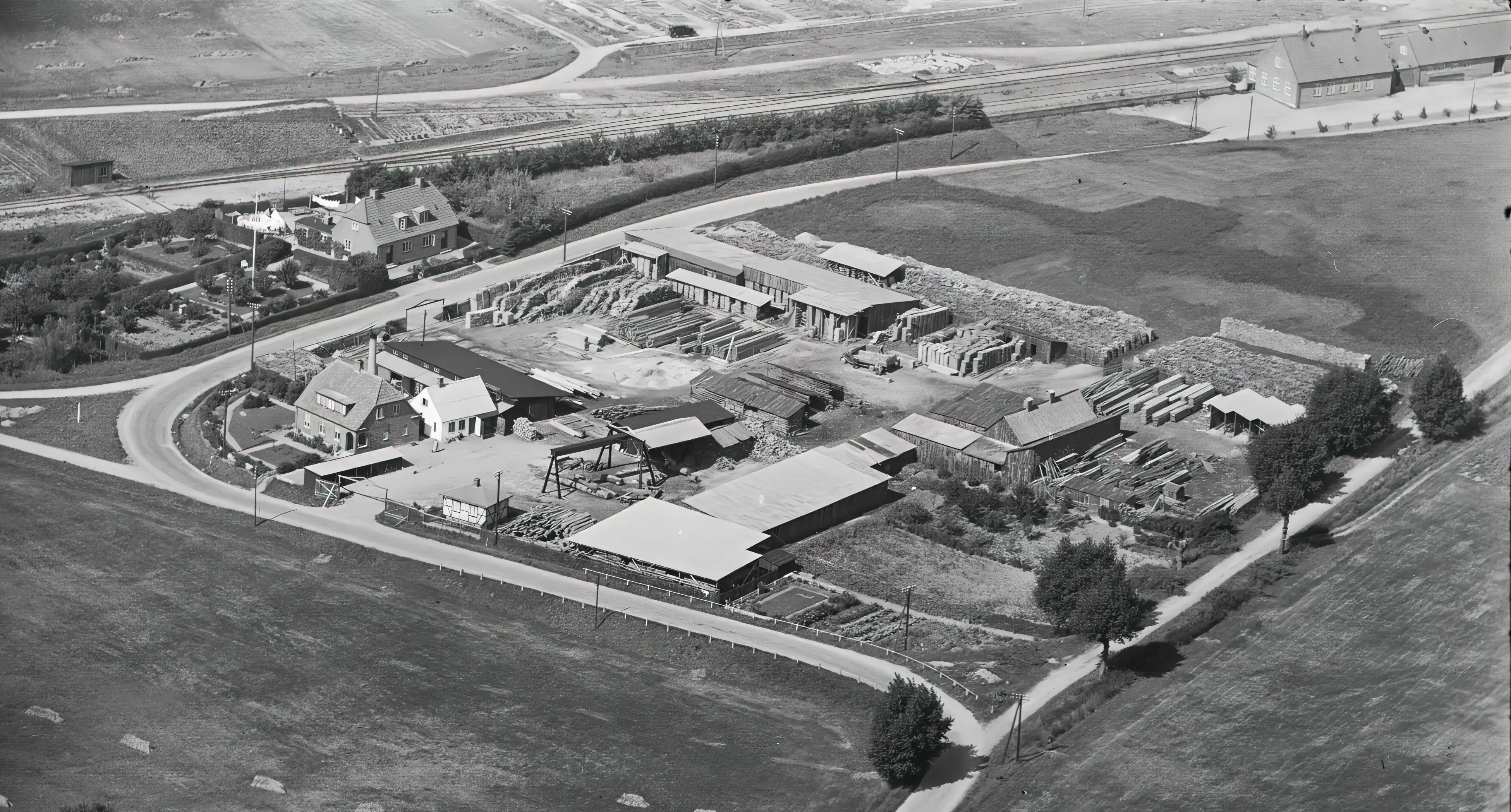 Billede af Jystrup Station øverst til højre i billedet. Billede af Jystrup Station øverst til højre i billedet.