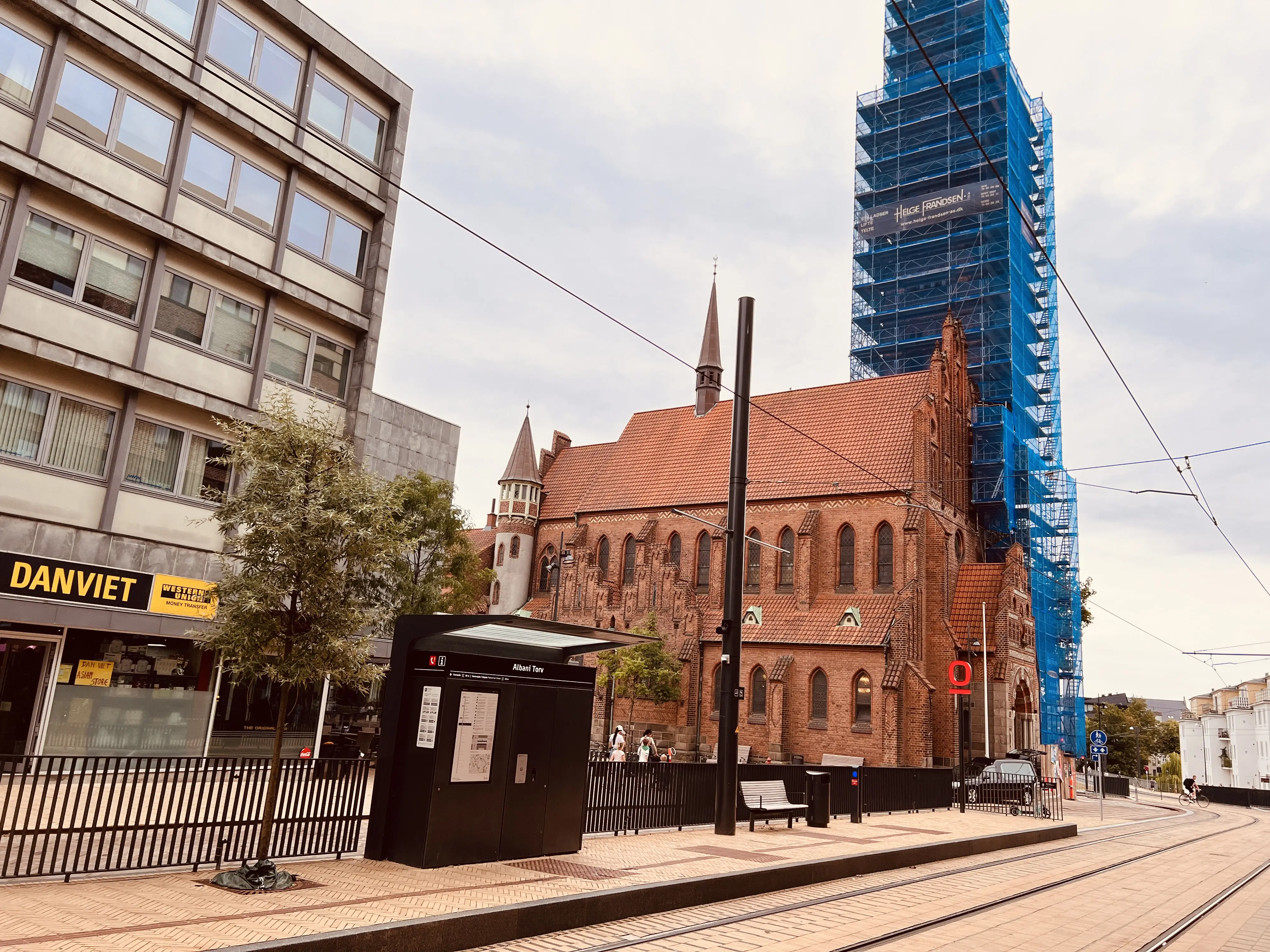 Billede af Albani Torv Letbanestation. Billede af Albani Torv Letbanestation.