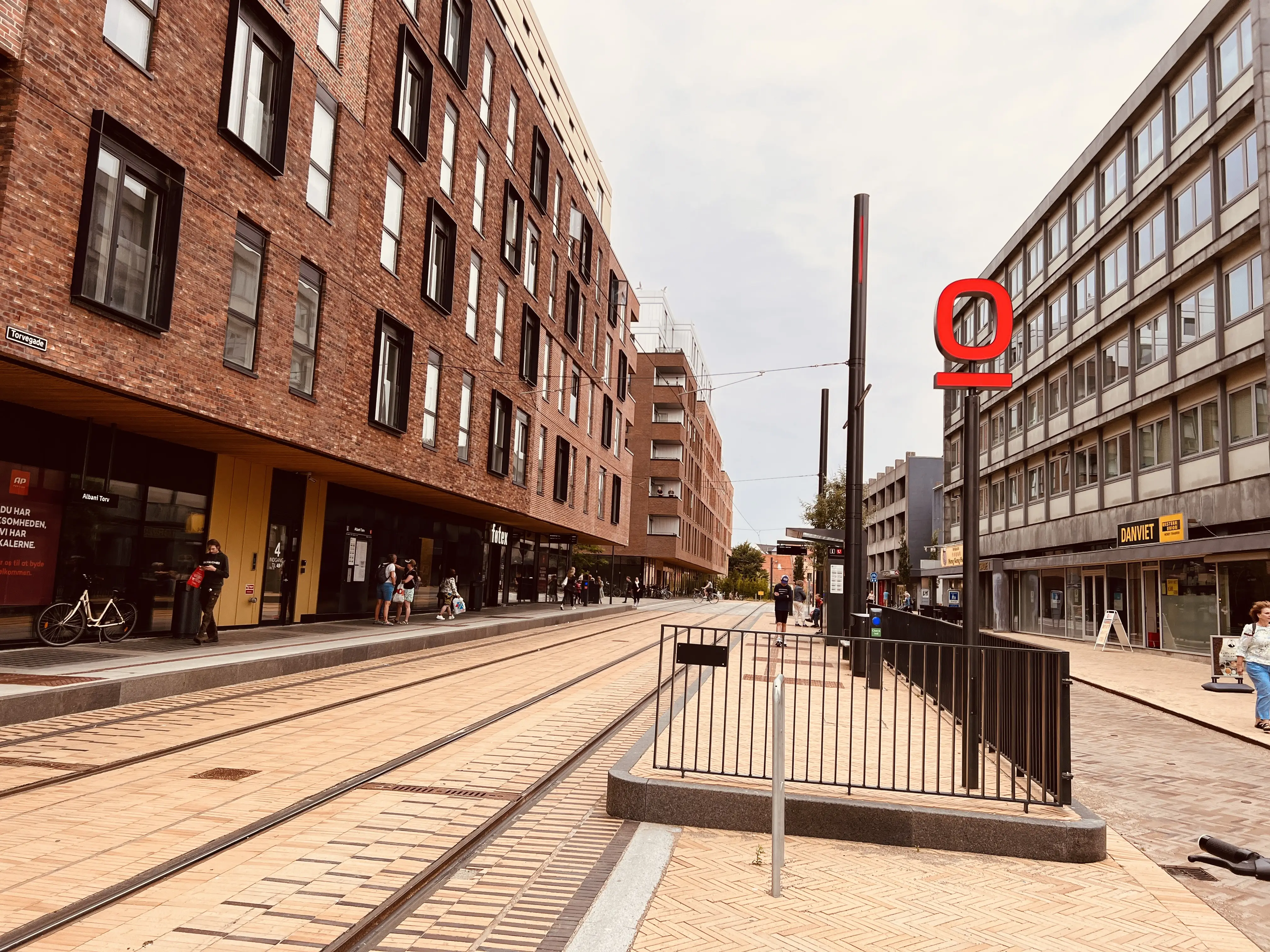 Billede af Albani Torv Letbanestation. Billede af Albani Torv Letbanestation.