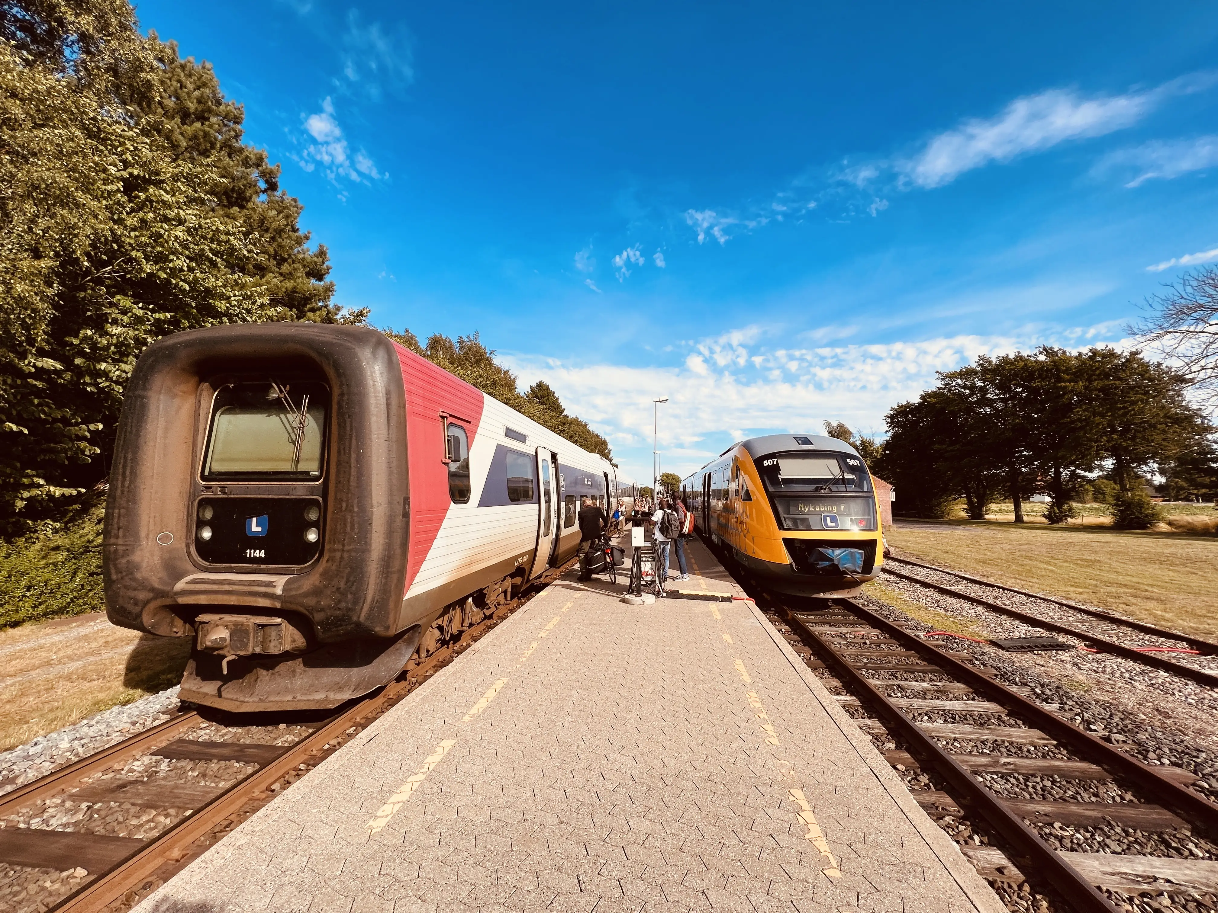 Billede af LT FS 1144, tidligere GDS-HFHJ FS 1144 - fotograferet ud for Grænge Trinbræt. Billede af LT FS 1144, tidligere GDS-HFHJ FS 1144 - fotograferet ud for Grænge Trinbræt.