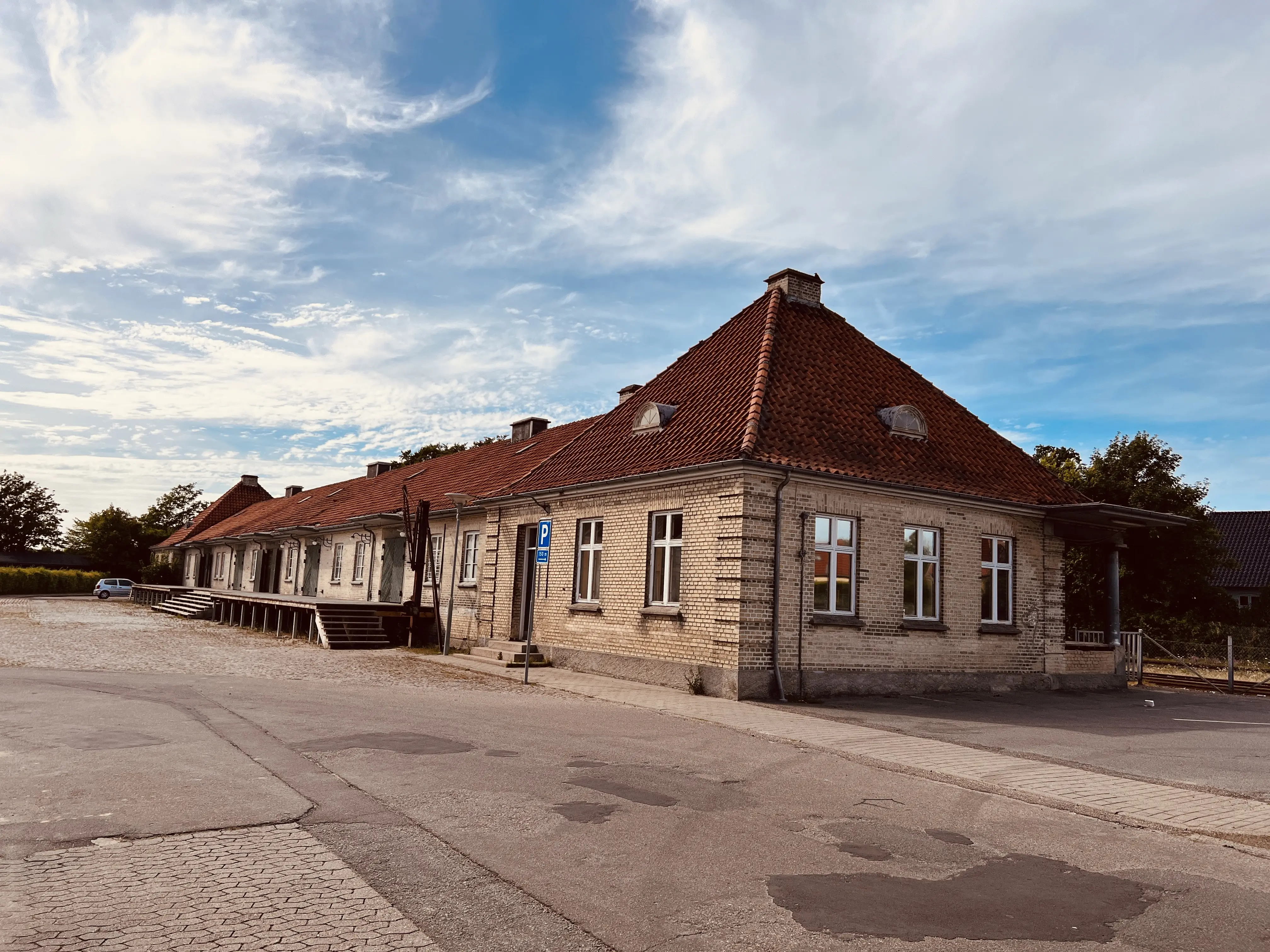 Billede af Maribo Stations varehus.
