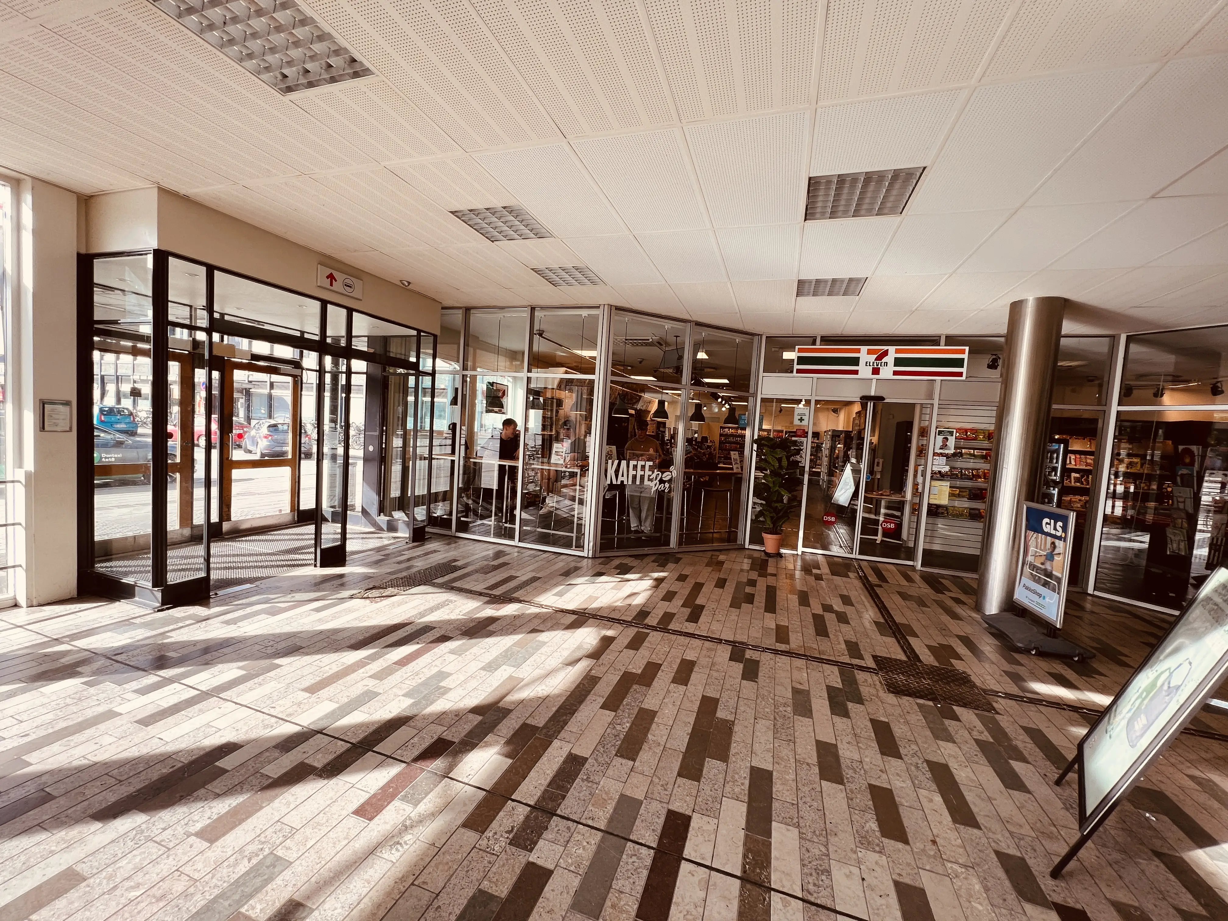 Billede af Nykøbing Falster Station. Billede af Nykøbing Falster Station.