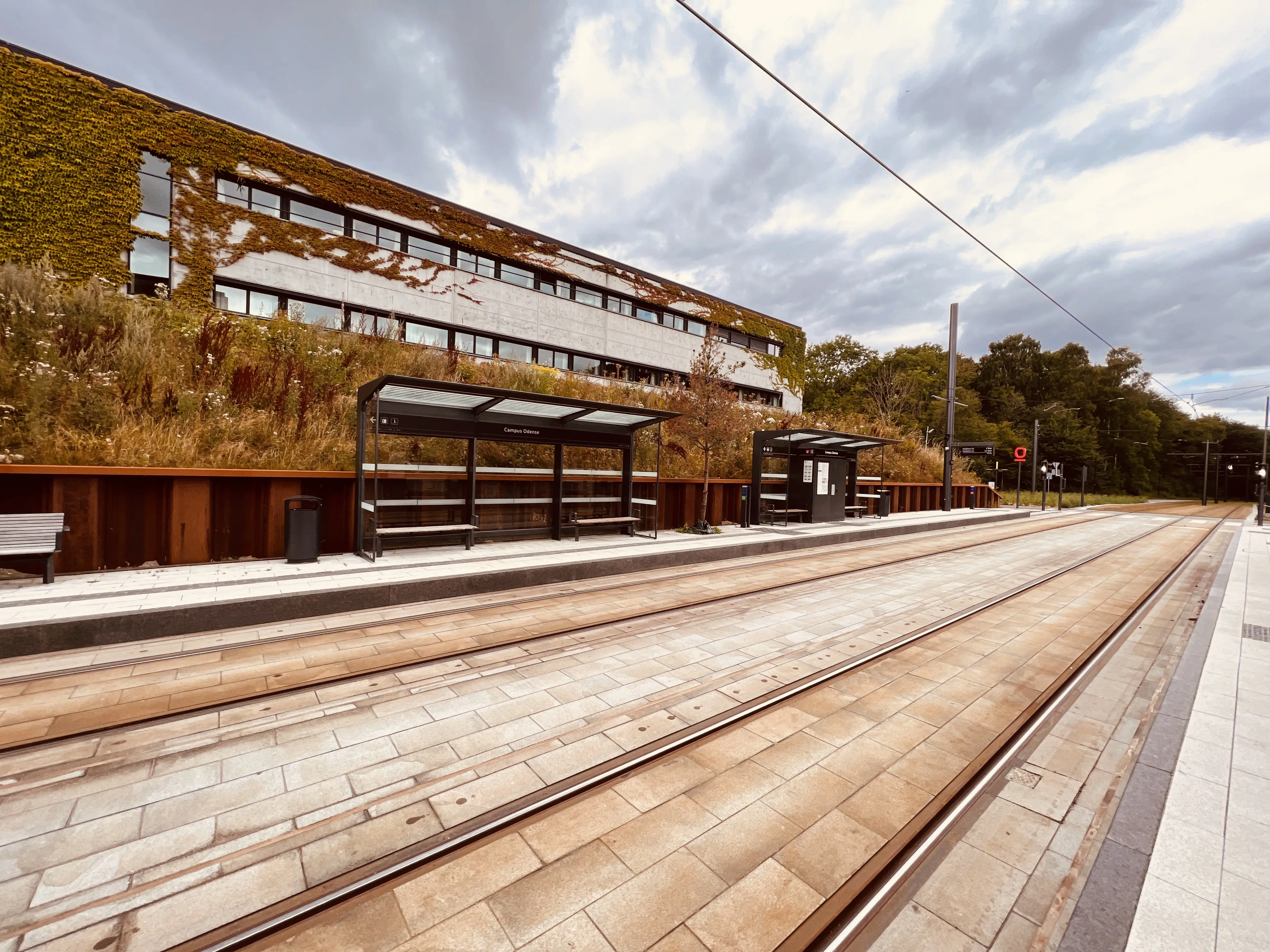 Billede af Campus Odense Letbanestation. Billede af Campus Odense Letbanestation.