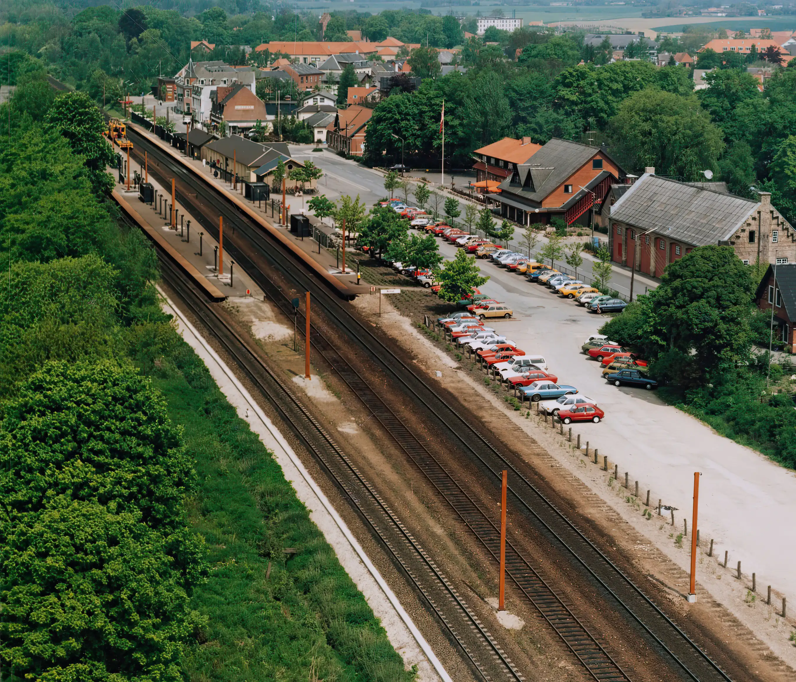 Billede af Borup Station - her under elektrificering af vestbanen. Billede af Borup Station - her under elektrificering af vestbanen.