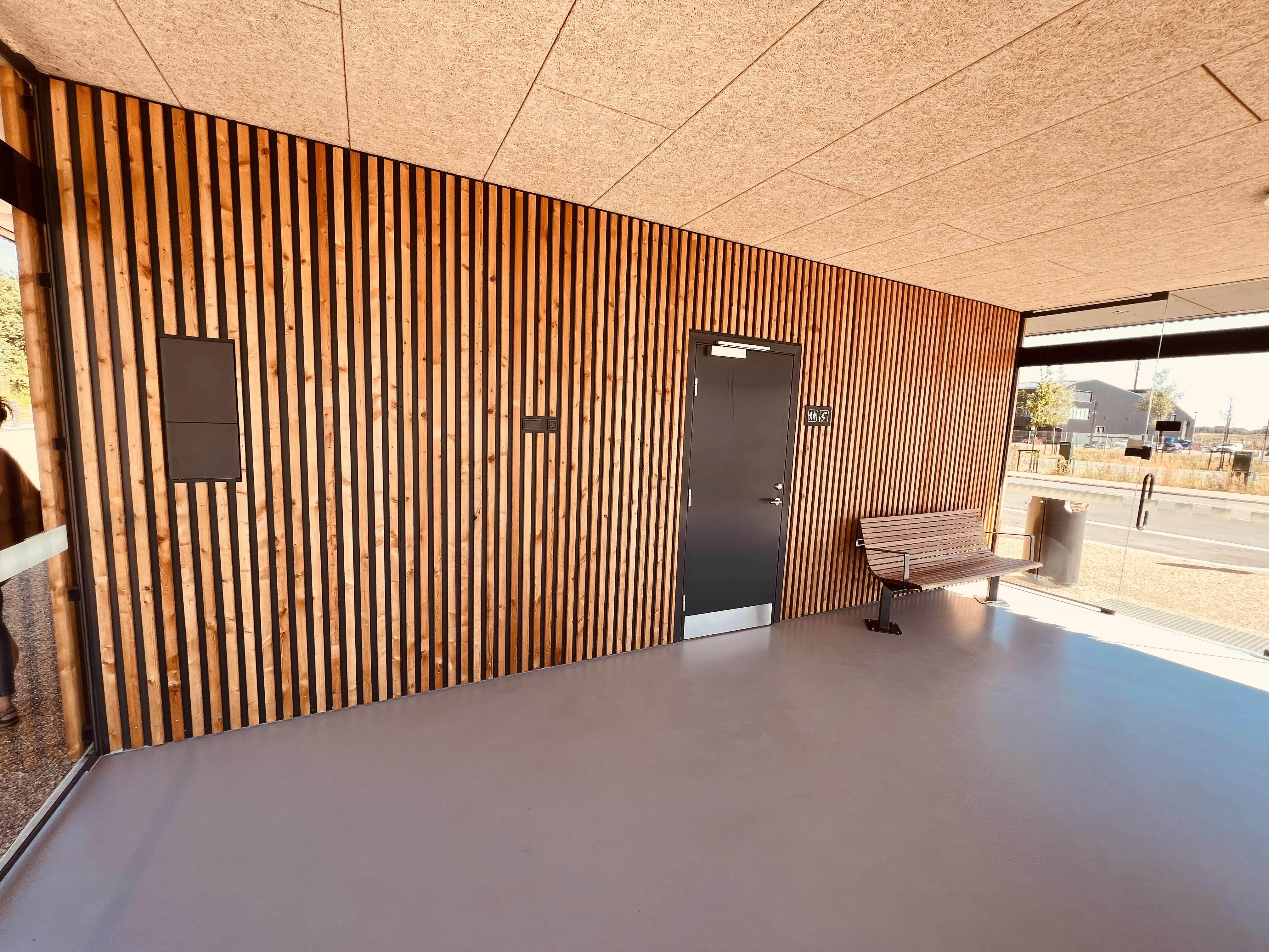 Billede af Parkering Odense Syd Letbanestations ventesal. Billede af Parkering Odense Syd Letbanestations ventesal.