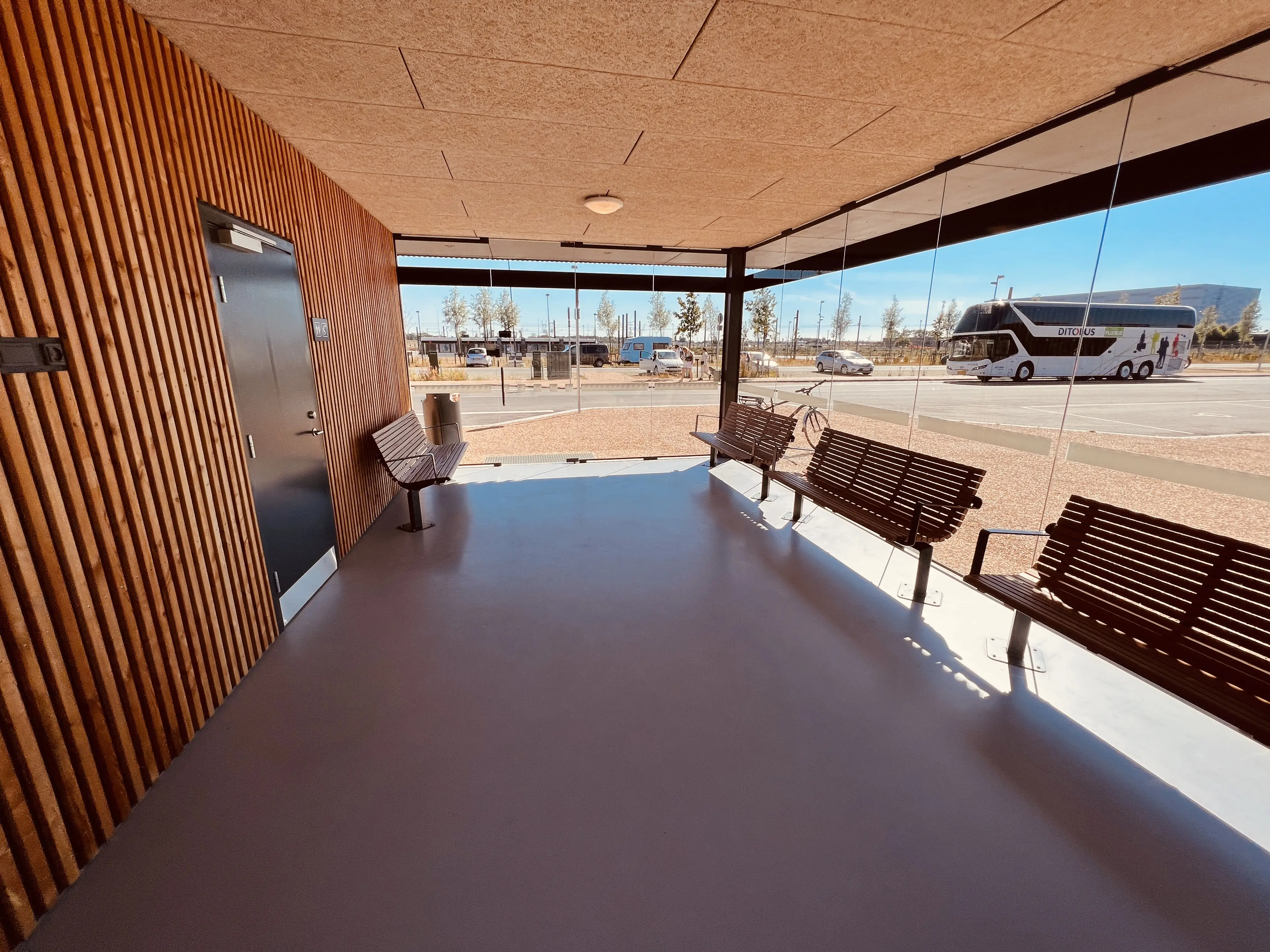 Billede af Parkering Odense Syd Letbanestations ventesal. Billede af Parkering Odense Syd Letbanestations ventesal.