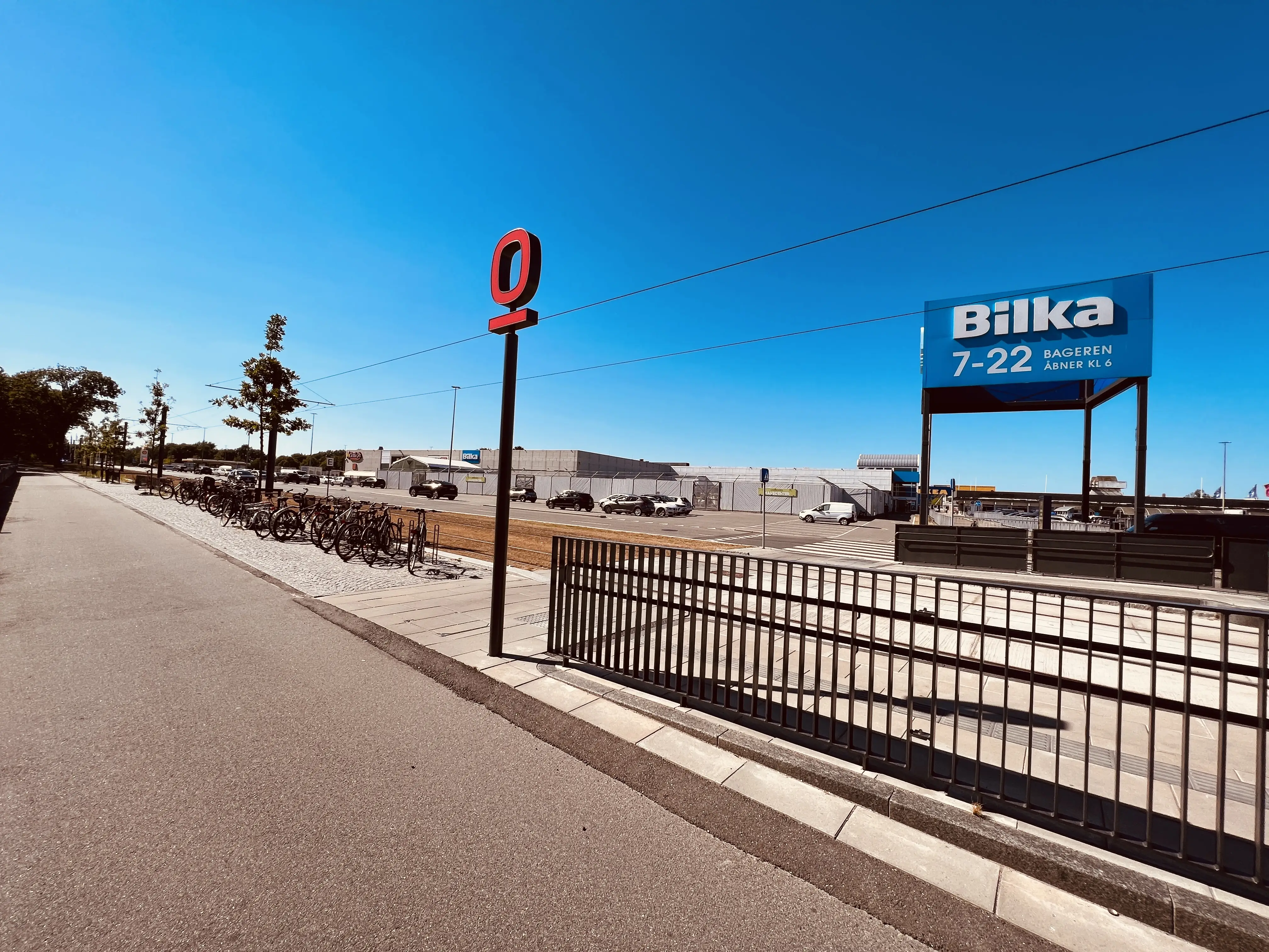 Billede af Bilka Letbanestation. Billede af Bilka Letbanestation.