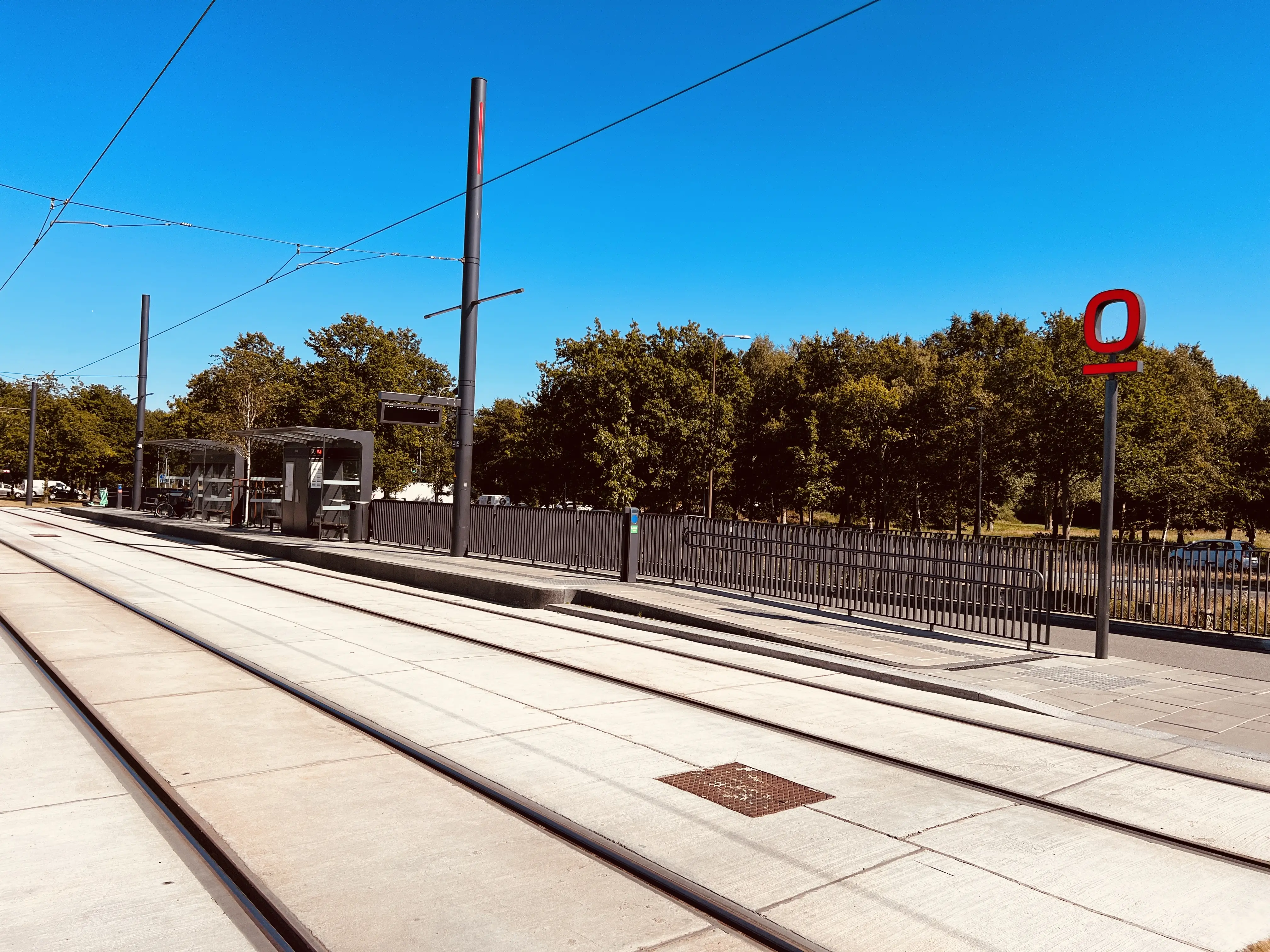 Billede af Bilka Letbanestation. Billede af Bilka Letbanestation.