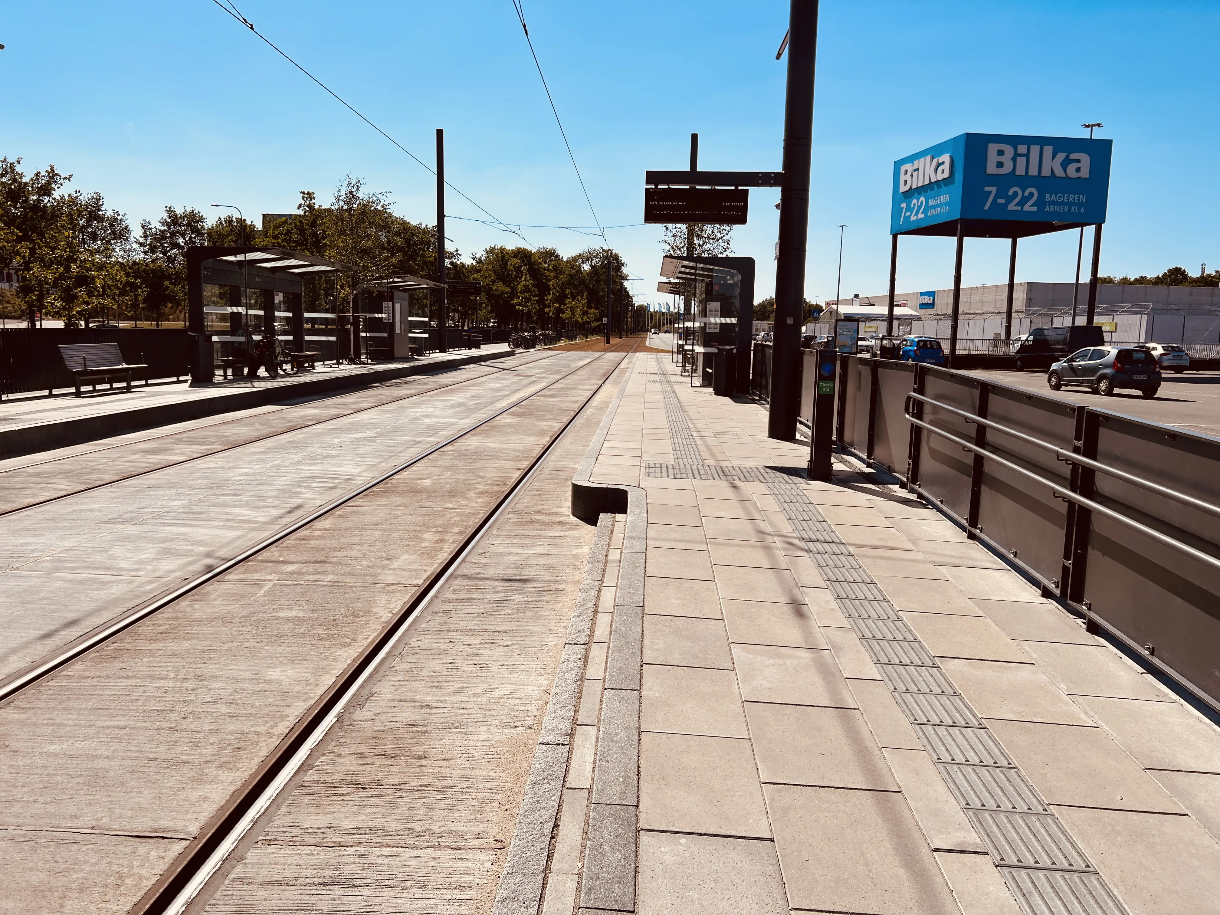 Billede af Bilka Letbanestation. Billede af Bilka Letbanestation.