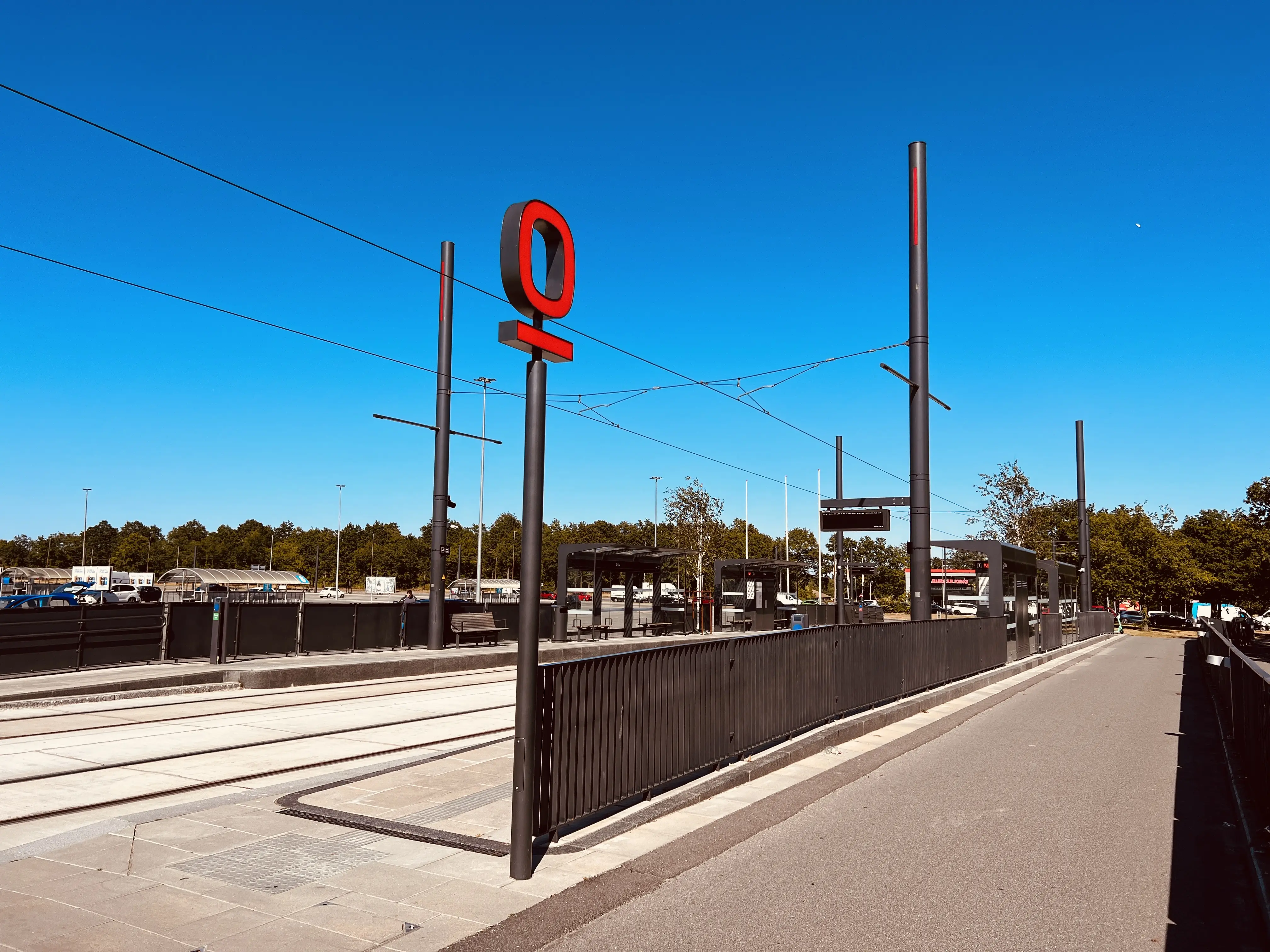 Billede af Bilka Letbanestation. Billede af Bilka Letbanestation.