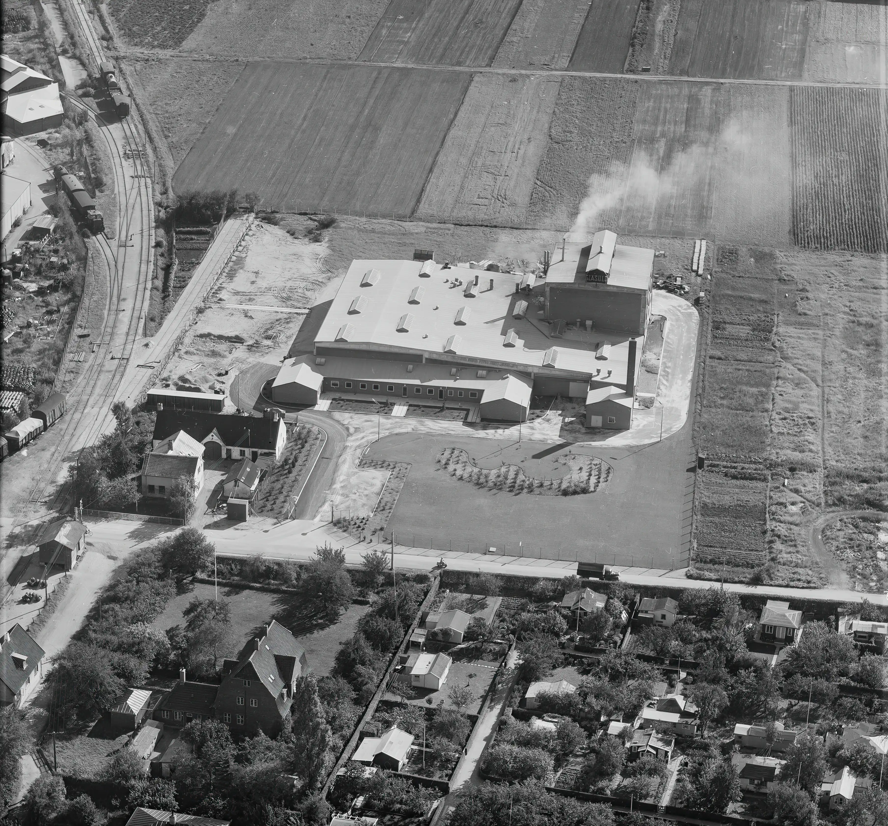 Billede af en 1/2 af Syrevej Station nederst til venstre i billedet. Billede af en 1/2 af Syrevej Station nederst til venstre i billedet.