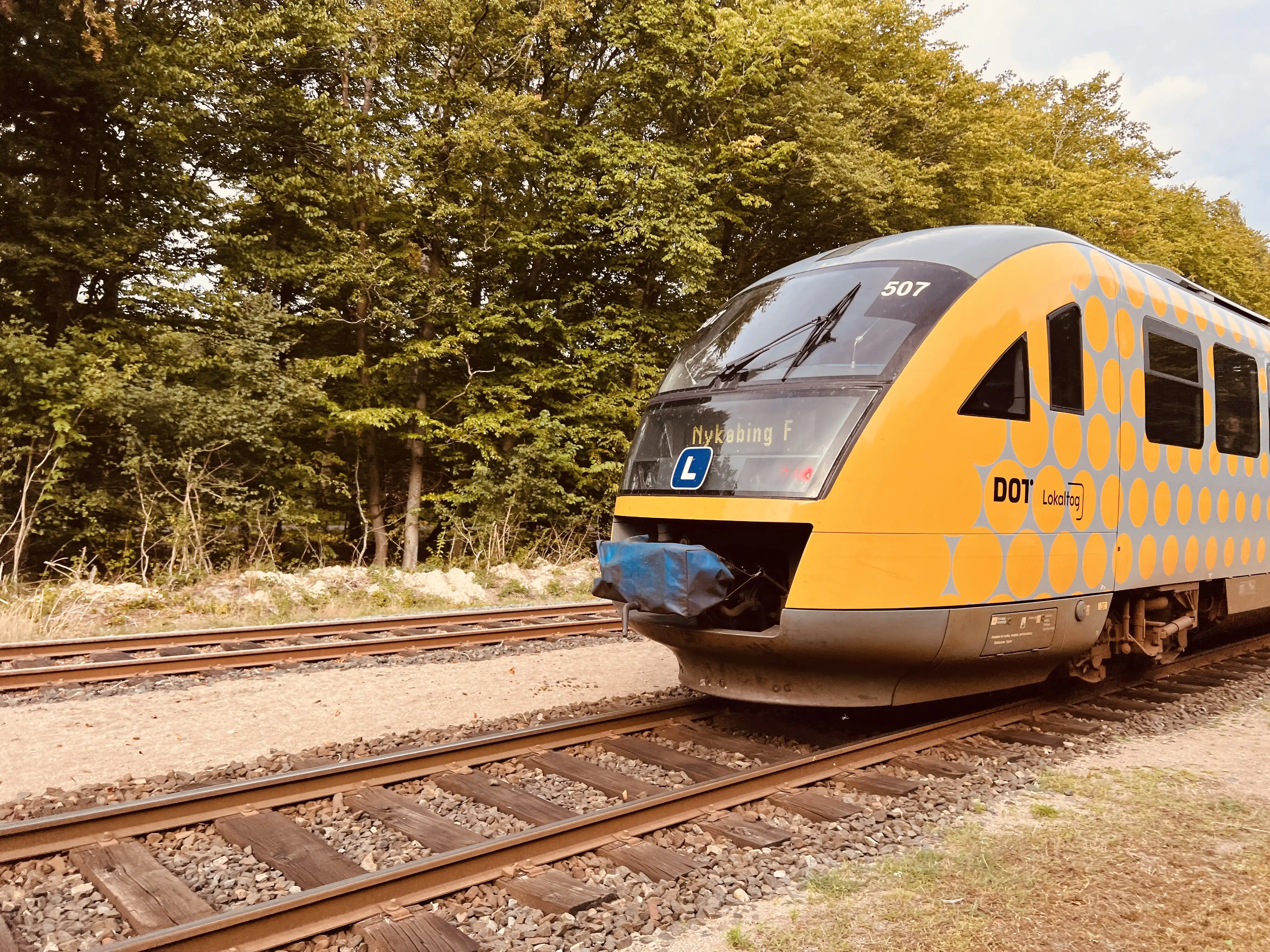 Billede af tog ud for Ryde Trinbræt. Billede af tog ud for Ryde Trinbræt.