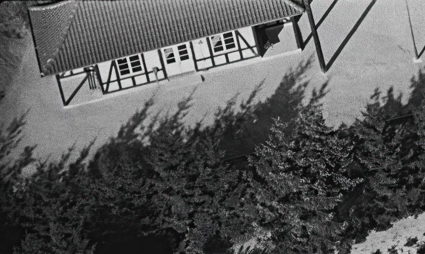 Billede af halvdelen af Skovbrynet Billetsalgssted. Billede af halvdelen af Skovbrynet Billetsalgssted.