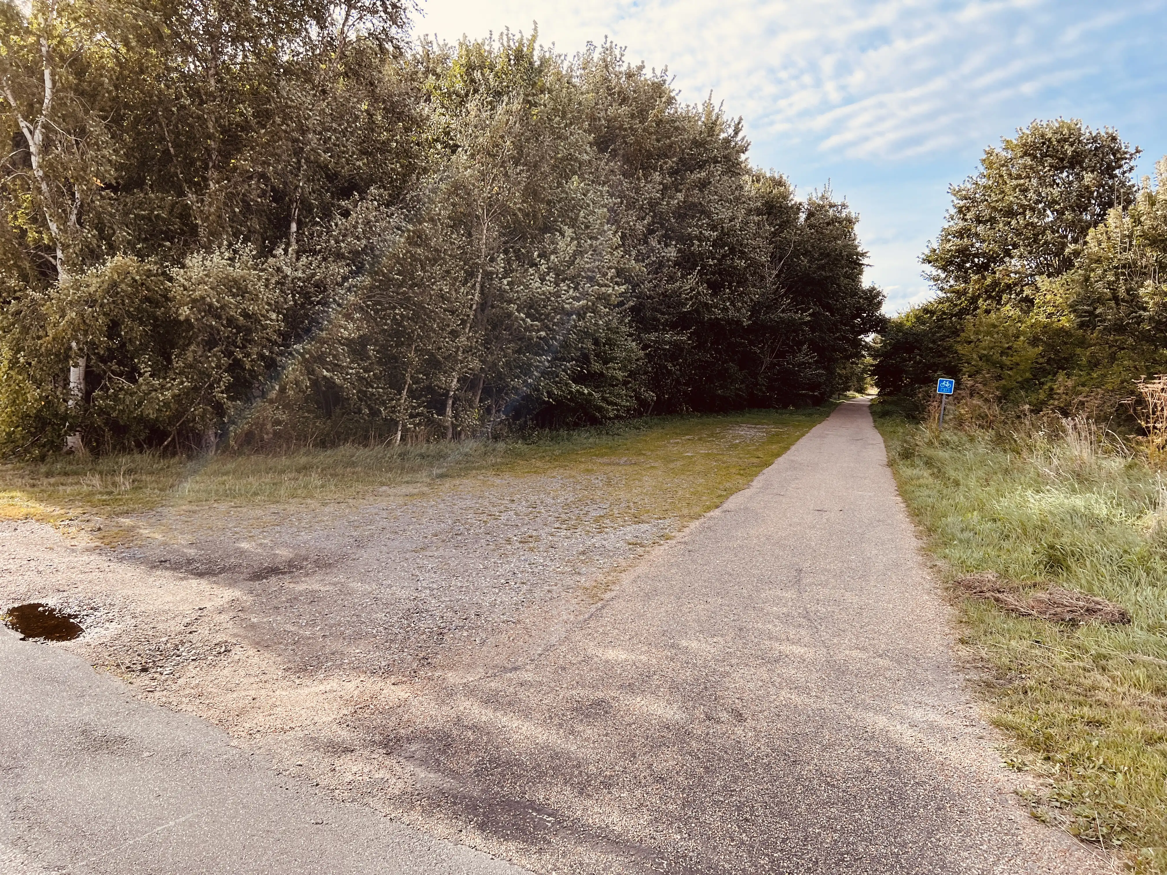 Billede af Komdrup Trinbræt - Trinbræt er nedrevet, men Komdrup Trinbræt har ligget her. Billede af Komdrup Trinbræt - Trinbræt er nedrevet, men Komdrup Trinbræt har ligget her.