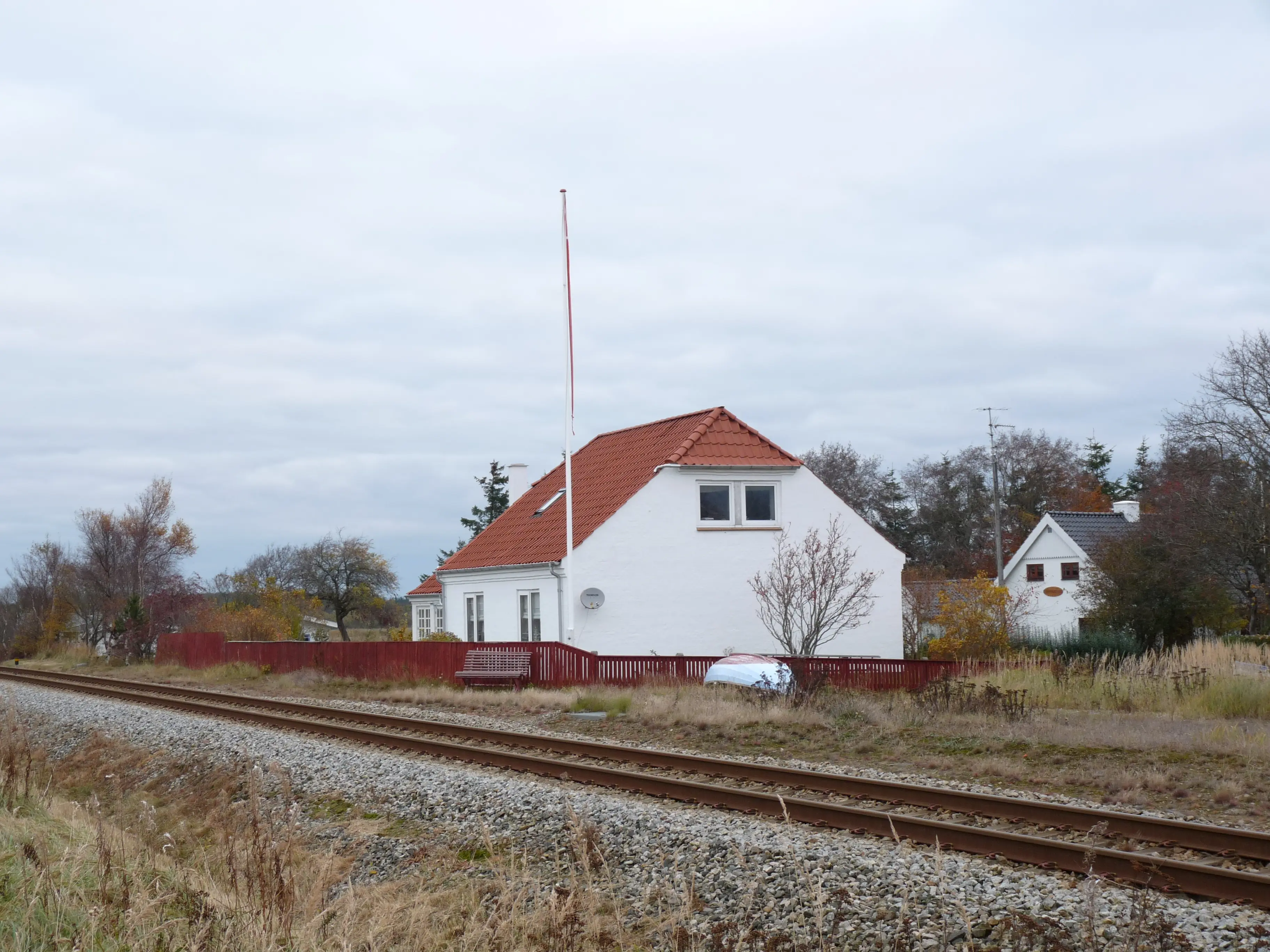 Billede af Napstjert Trinbræt - Trinbræt er nedrevet, men Napstjert Trinbræt har ligget her. Billede af Napstjert Trinbræt - Trinbræt er nedrevet, men Napstjert Trinbræt har ligget her.
