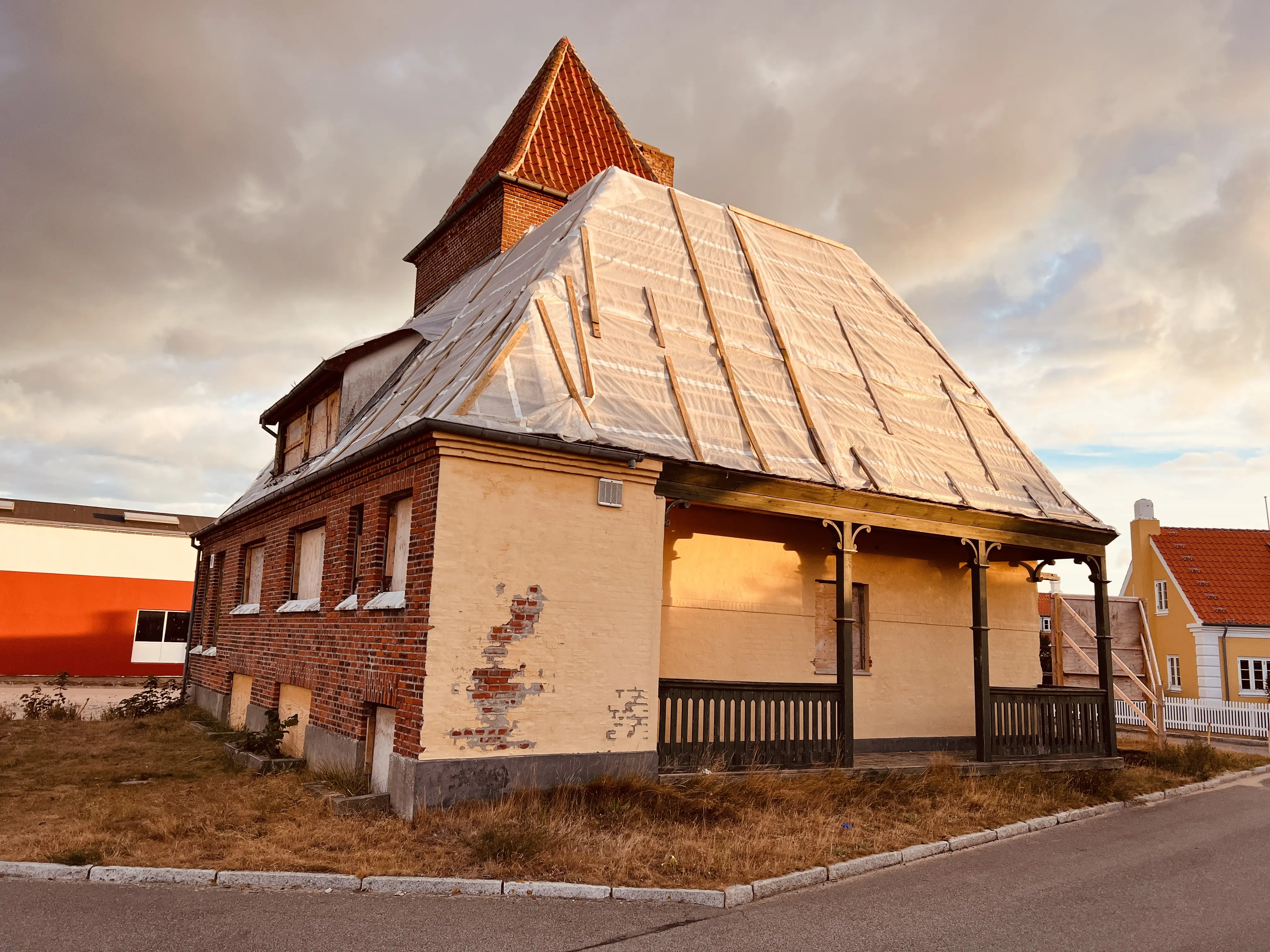 Billede af Skagen Stations gamle remise. Billede af Skagen Stations gamle remise.