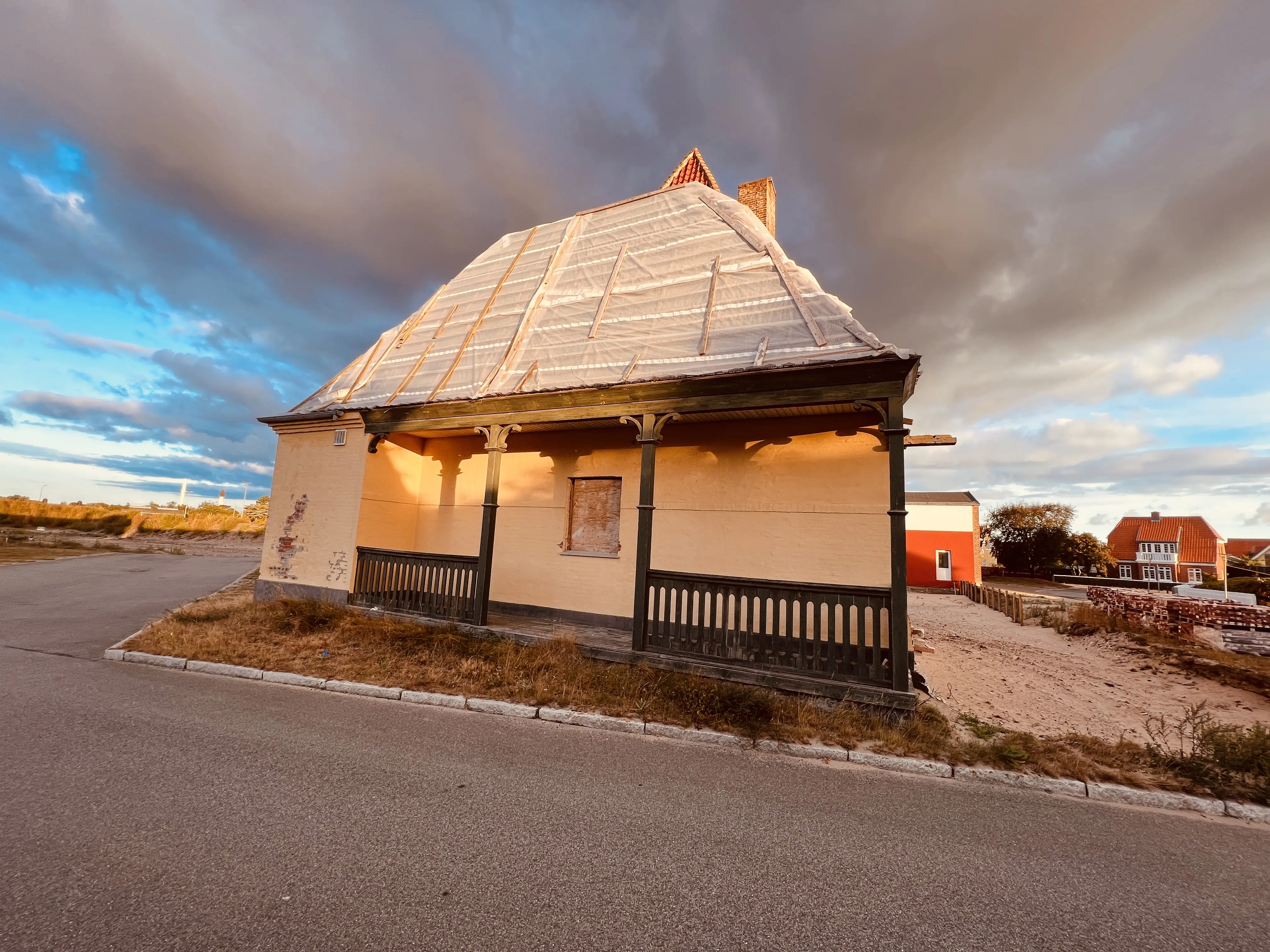 Billede af Skagen Stations gamle remise. Billede af Skagen Stations gamle remise.