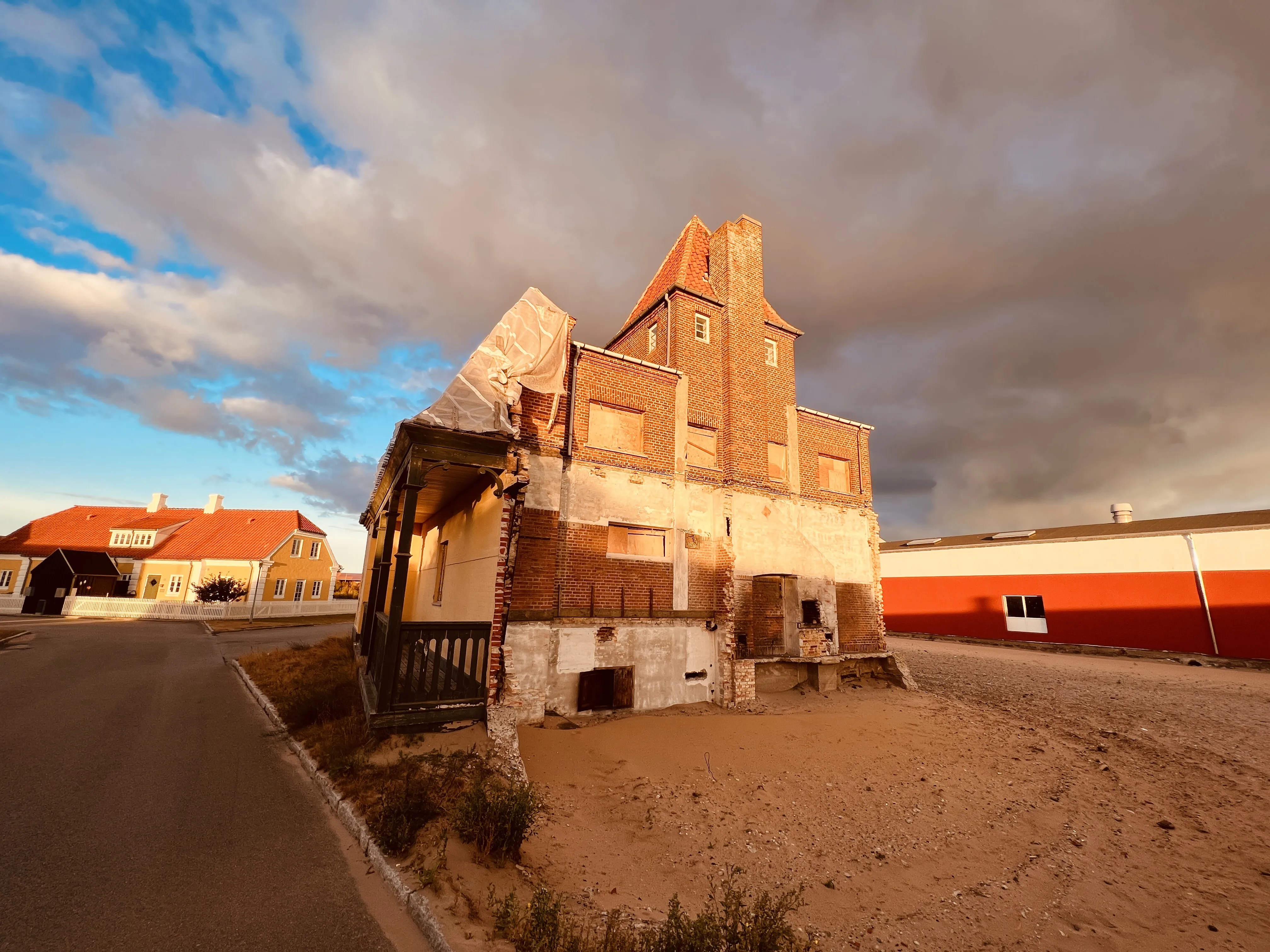 Billede af Skagen Stations gamle remise. Billede af Skagen Stations gamle remise.