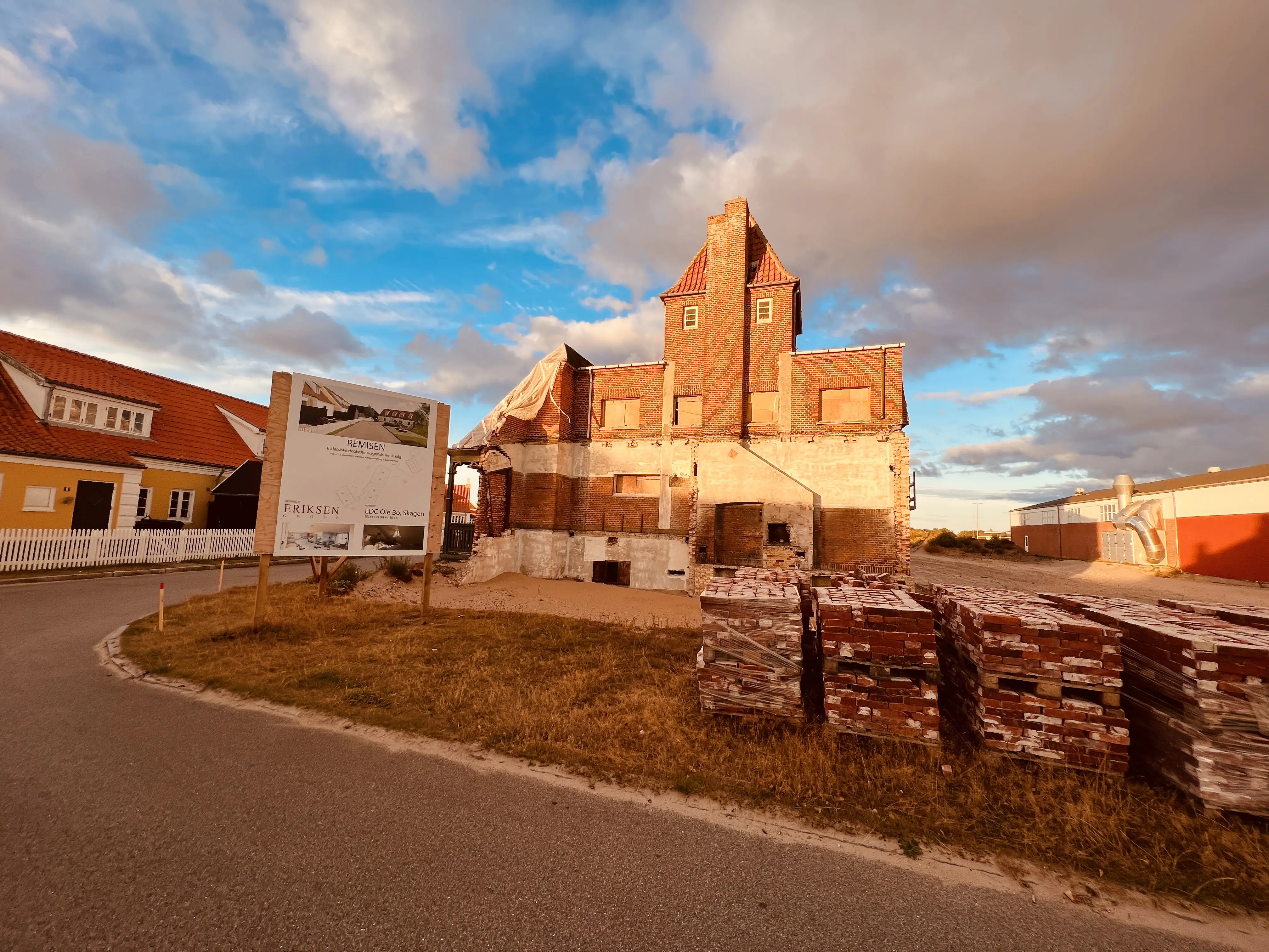 Billede af Skagen Stations gamle remise. Billede af Skagen Stations gamle remise.