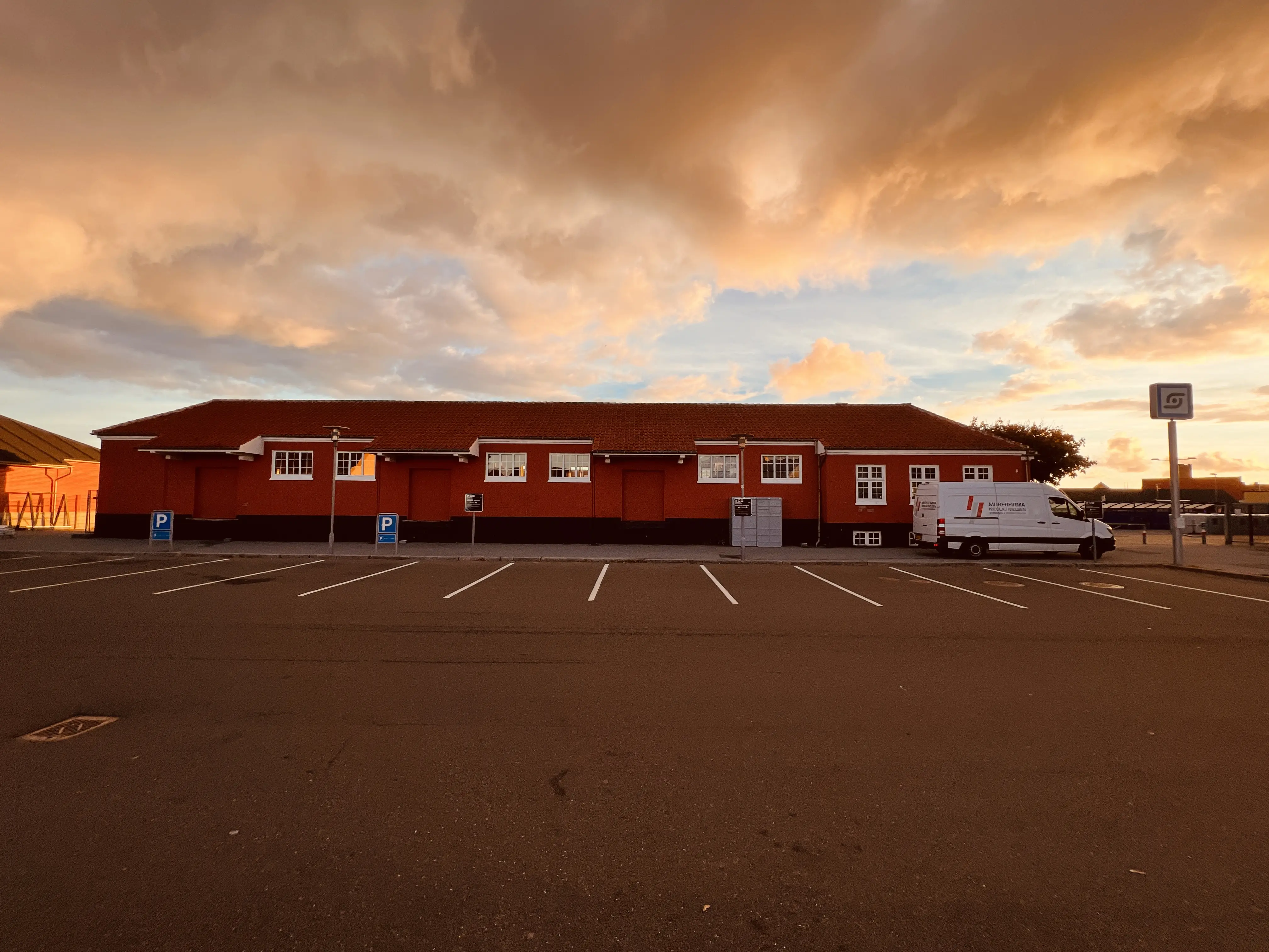 Billede af Skagen Stations varehus. Billede af Skagen Stations varehus.
