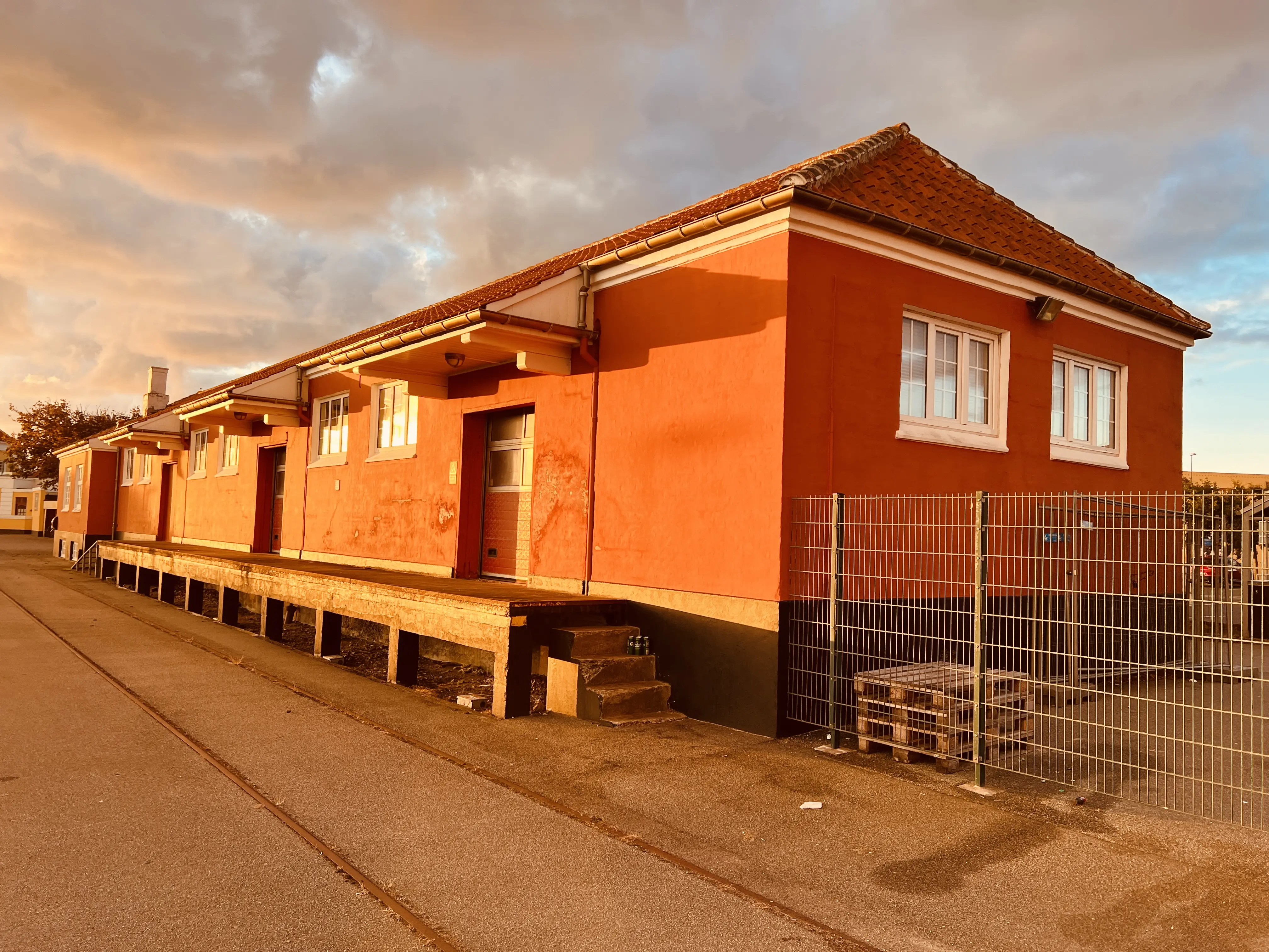 Billede af Skagen Stations varehus. Billede af Skagen Stations varehus.