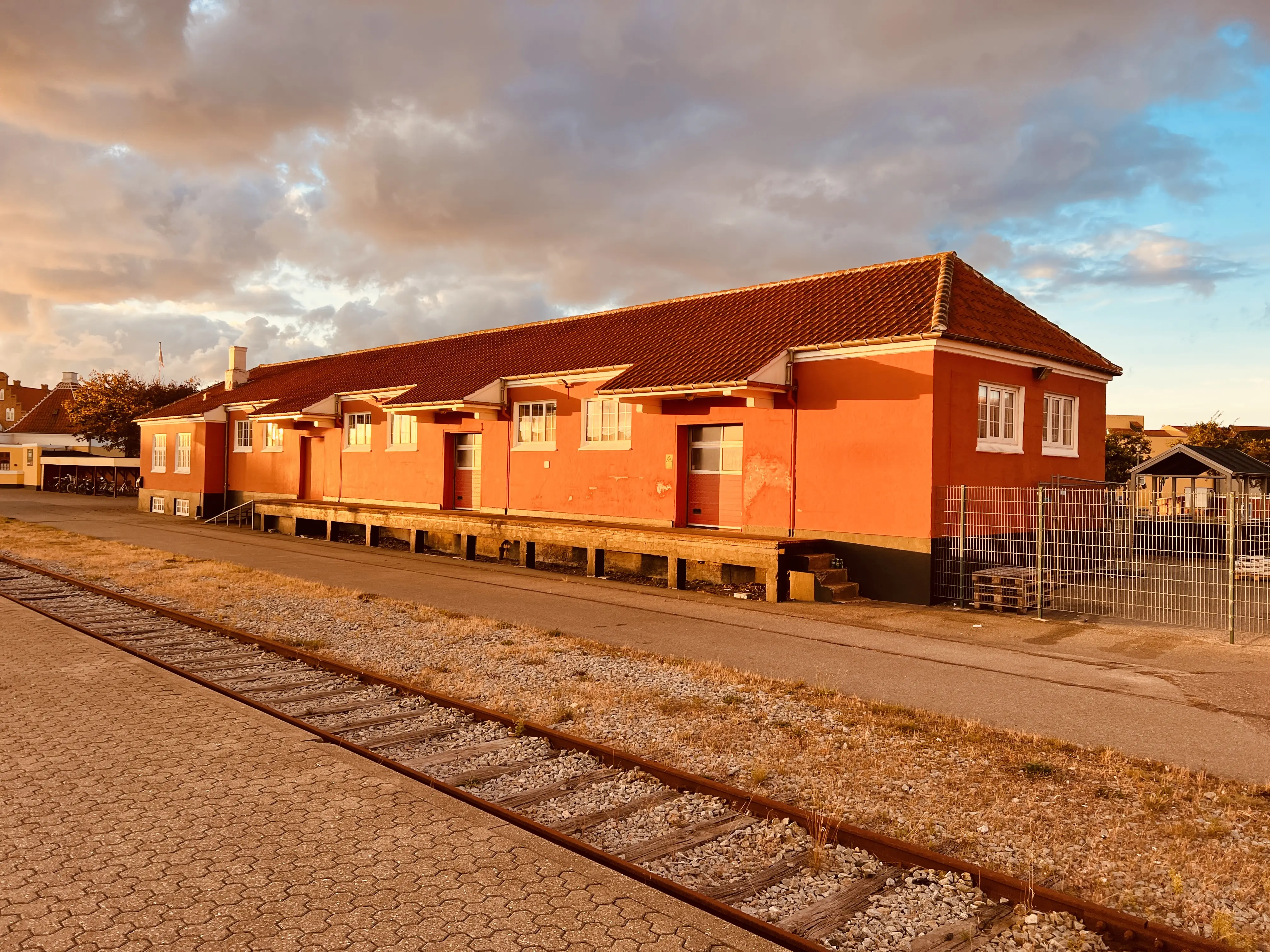 Billede af Skagen Stations varehus. Billede af Skagen Stations varehus.
