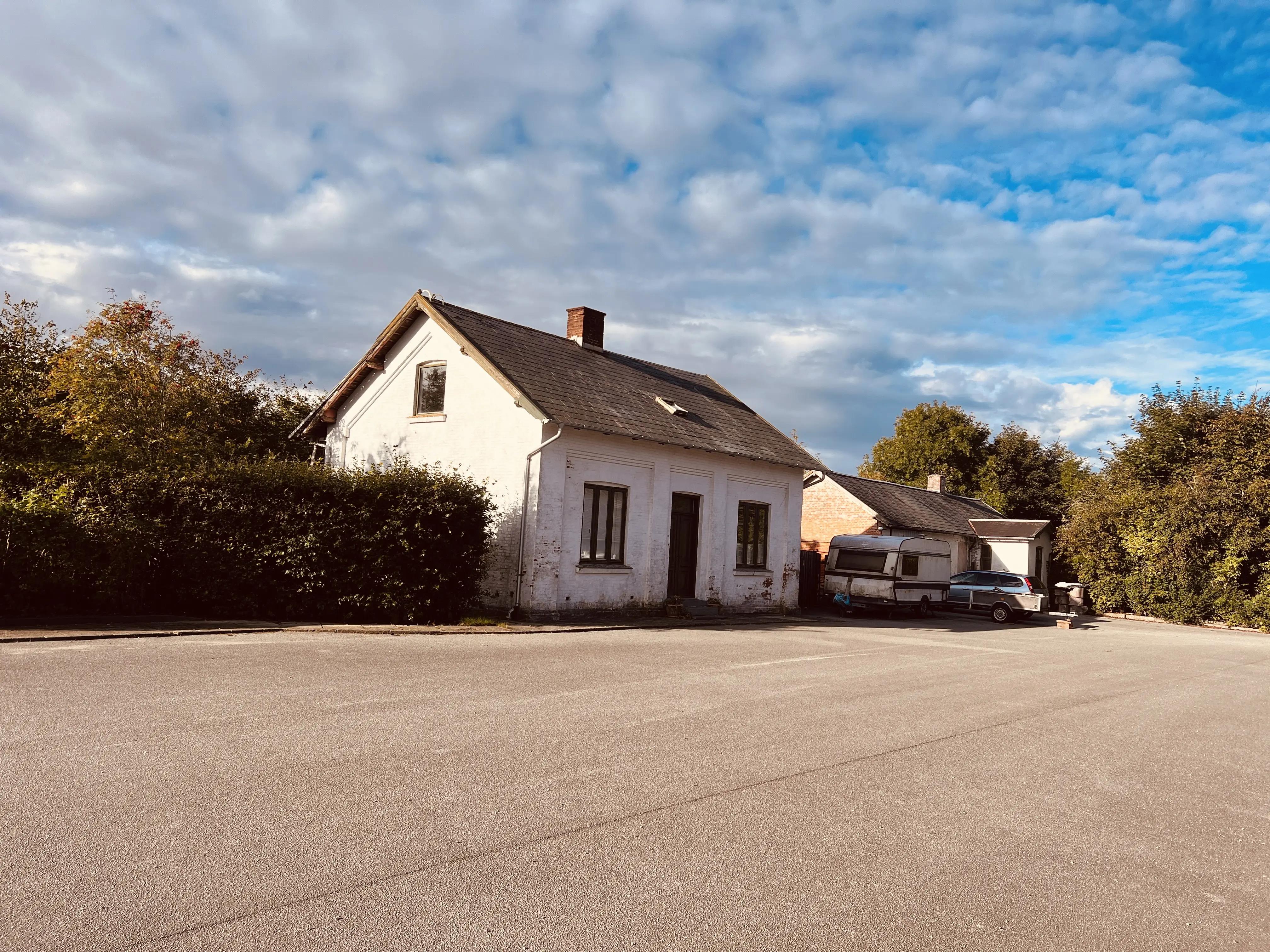 Billede af stationsmesterboligen ved Lyngs Station.