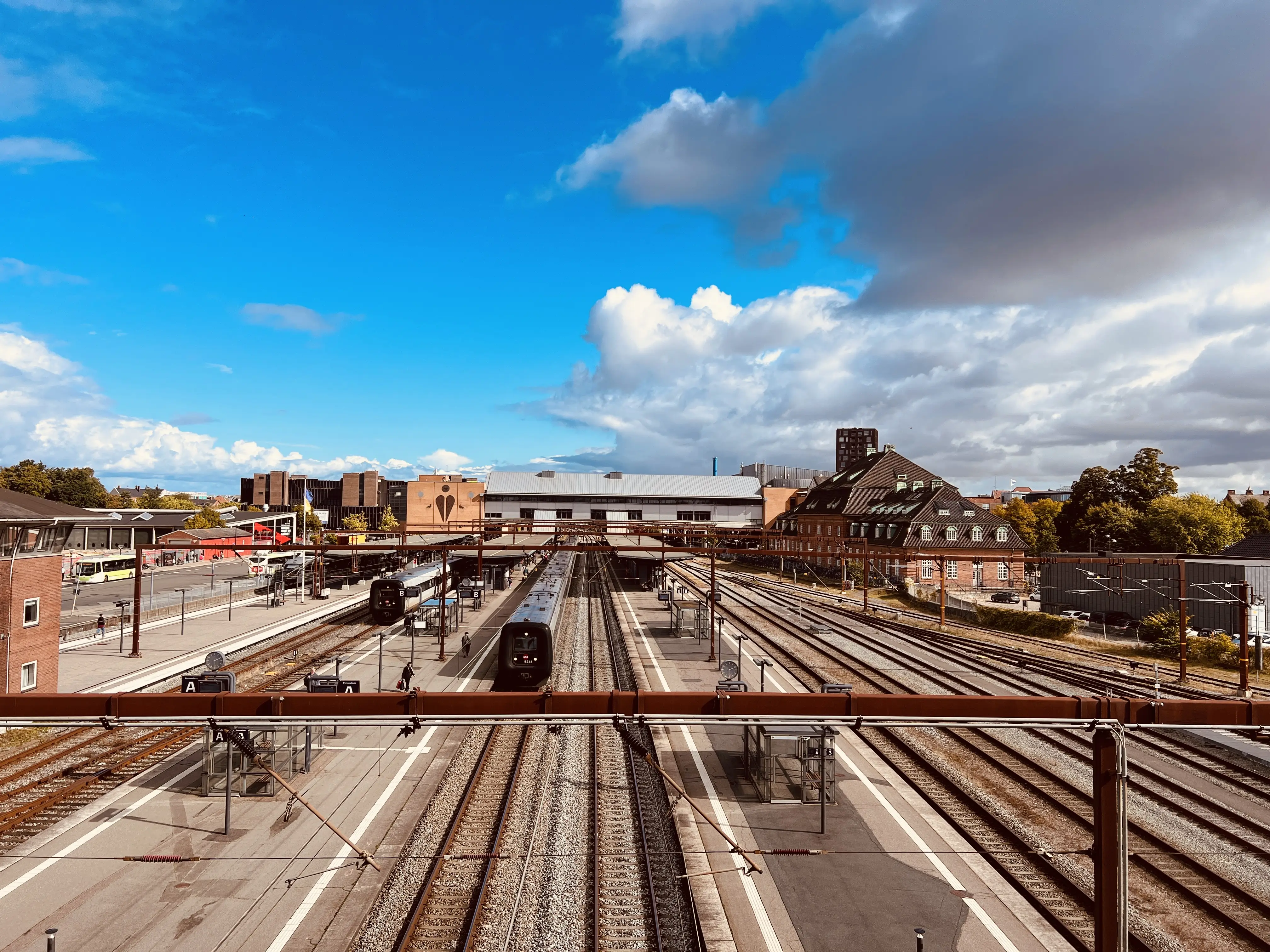 Billede af Odense Banegårds sporareal. Billede af Odense Banegårds sporareal.