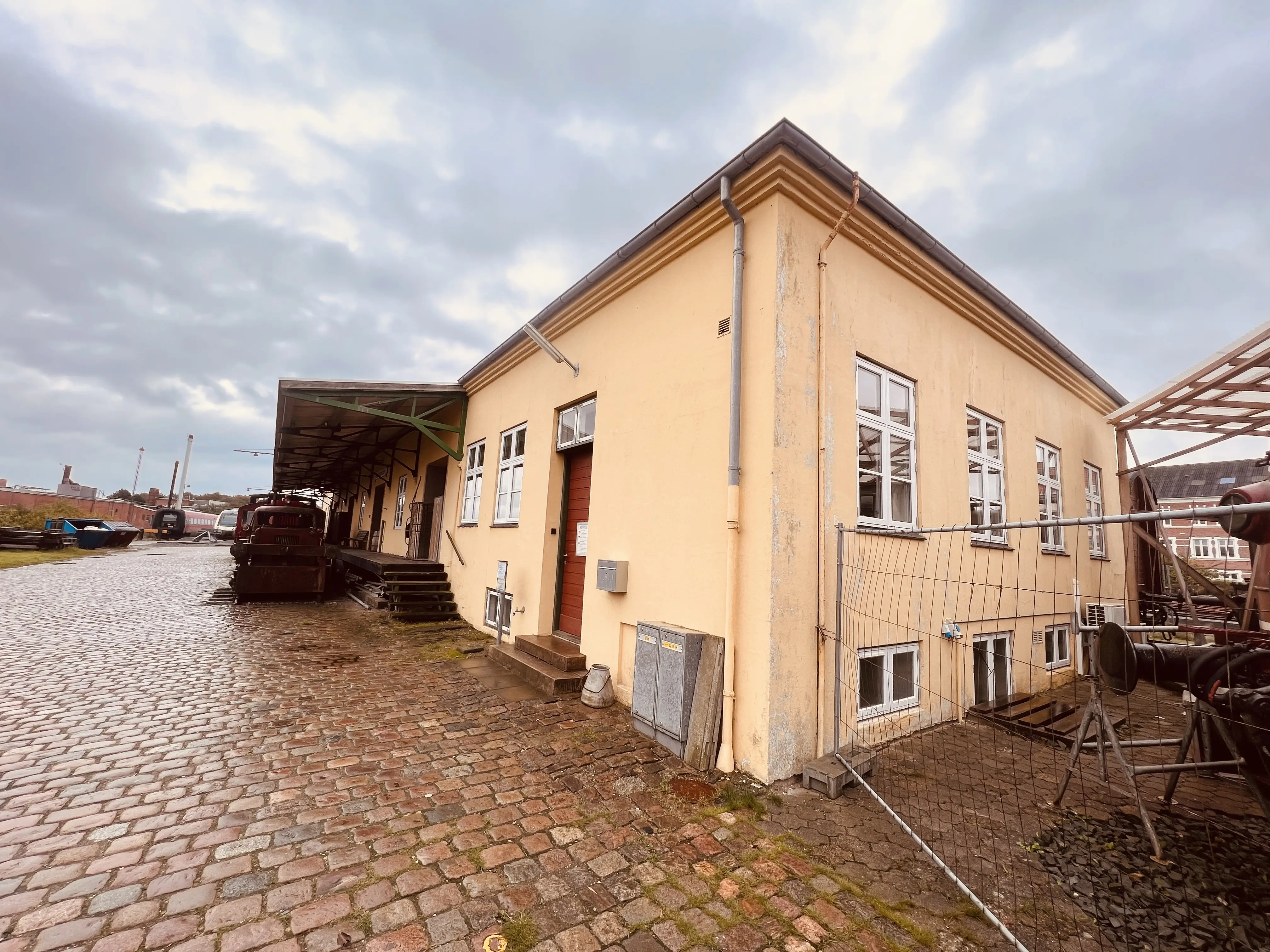 Billede af Struer Stations varehus. Billede af Struer Stations varehus.