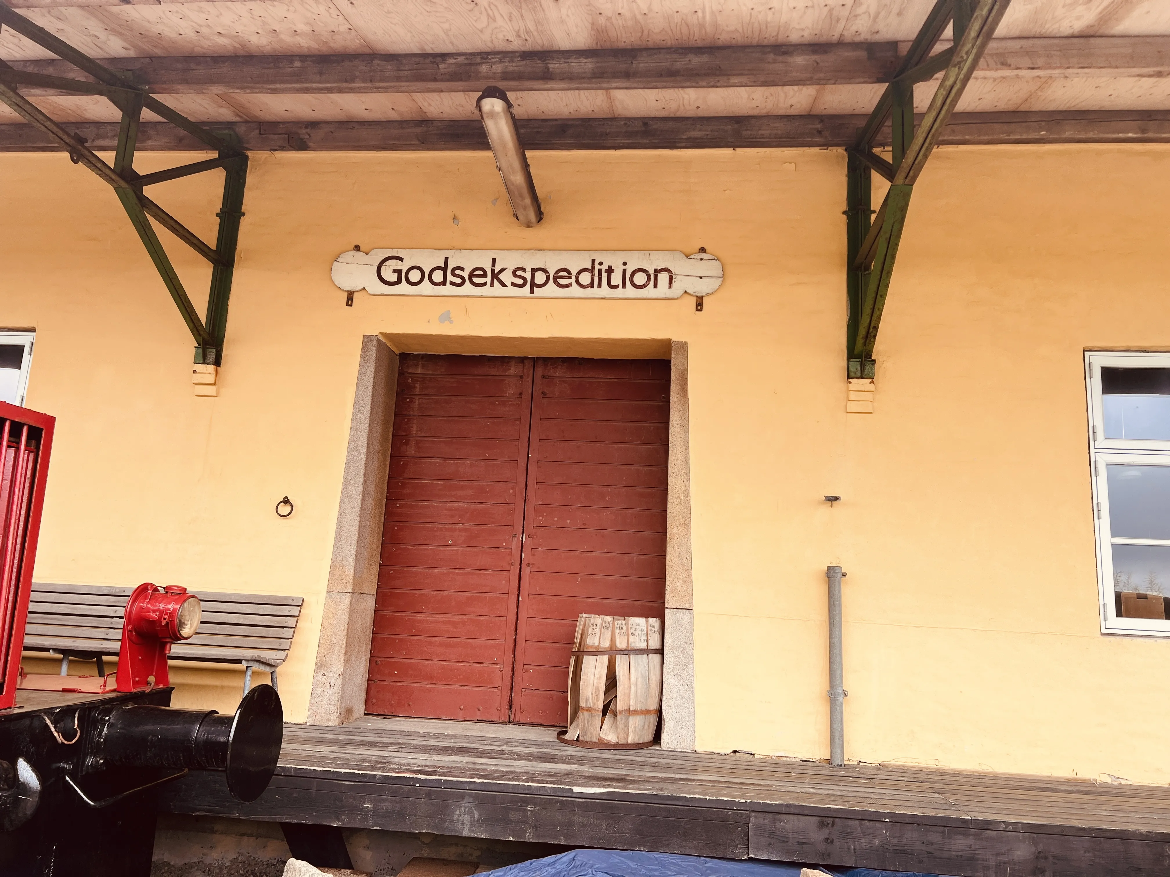 Billede af Struer Stations varehus. Billede af Struer Stations varehus.