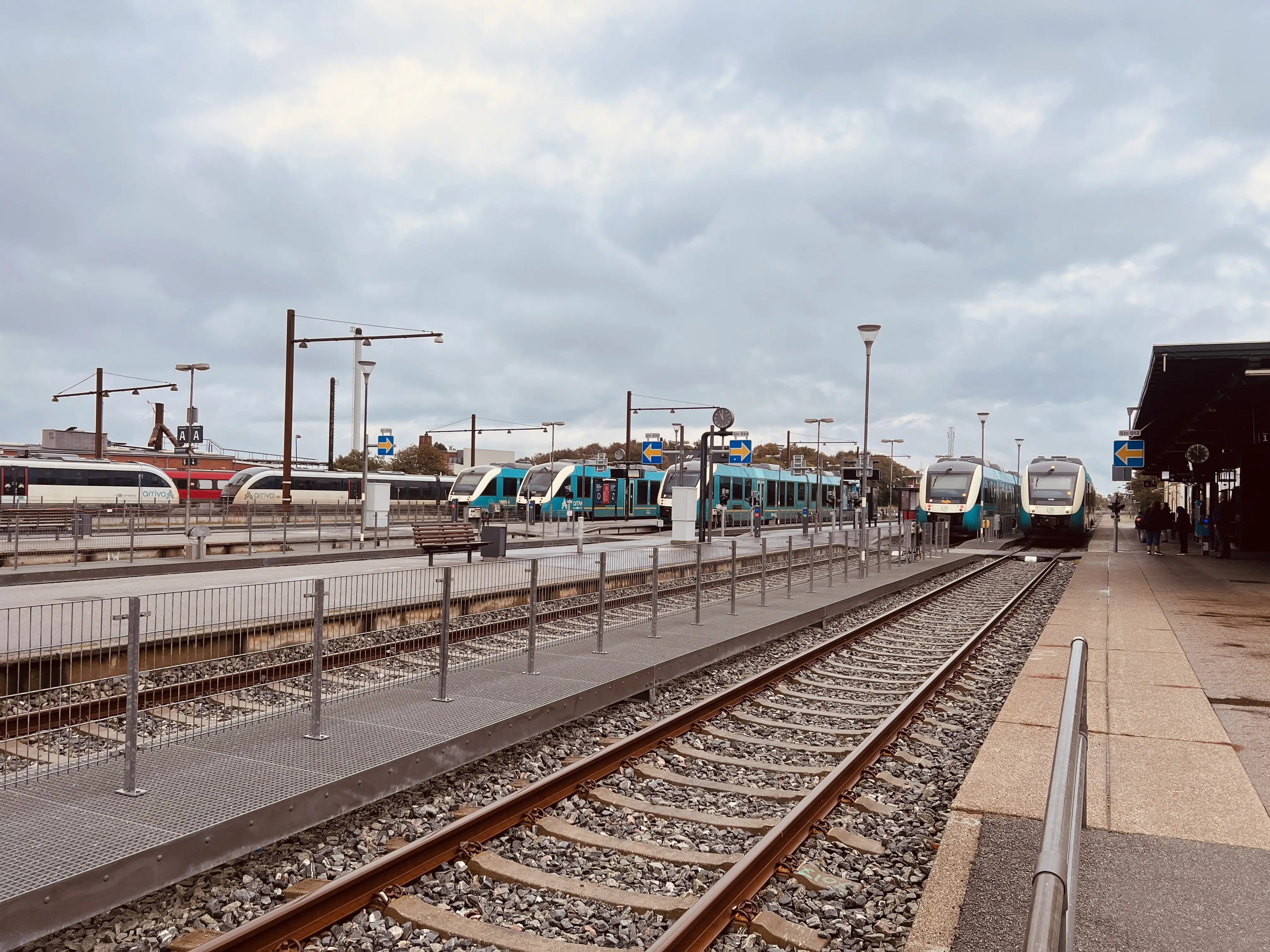 Billede af tog ud for Struer Station. Billede af tog ud for Struer Station.