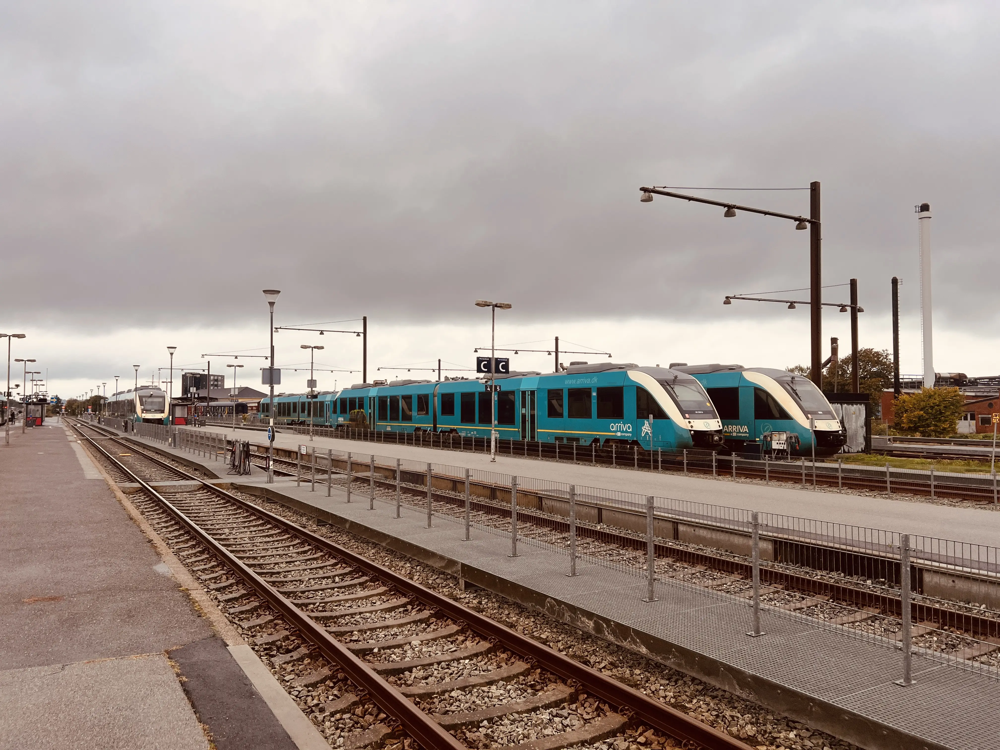 Billede af tog ud for Struer Station. Billede af tog ud for Struer Station.