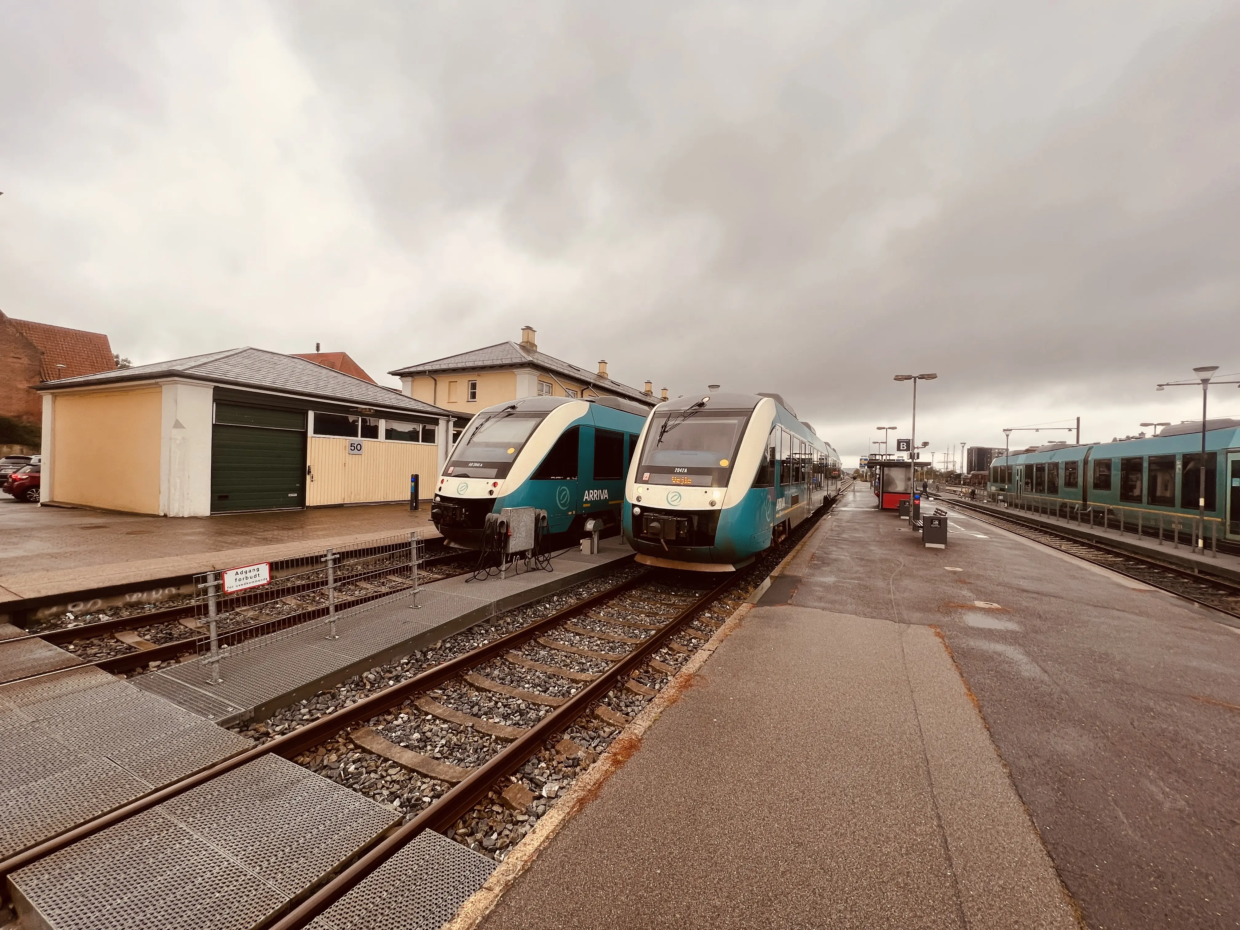 Billede af tog ud for Struer Station. Billede af tog ud for Struer Station.