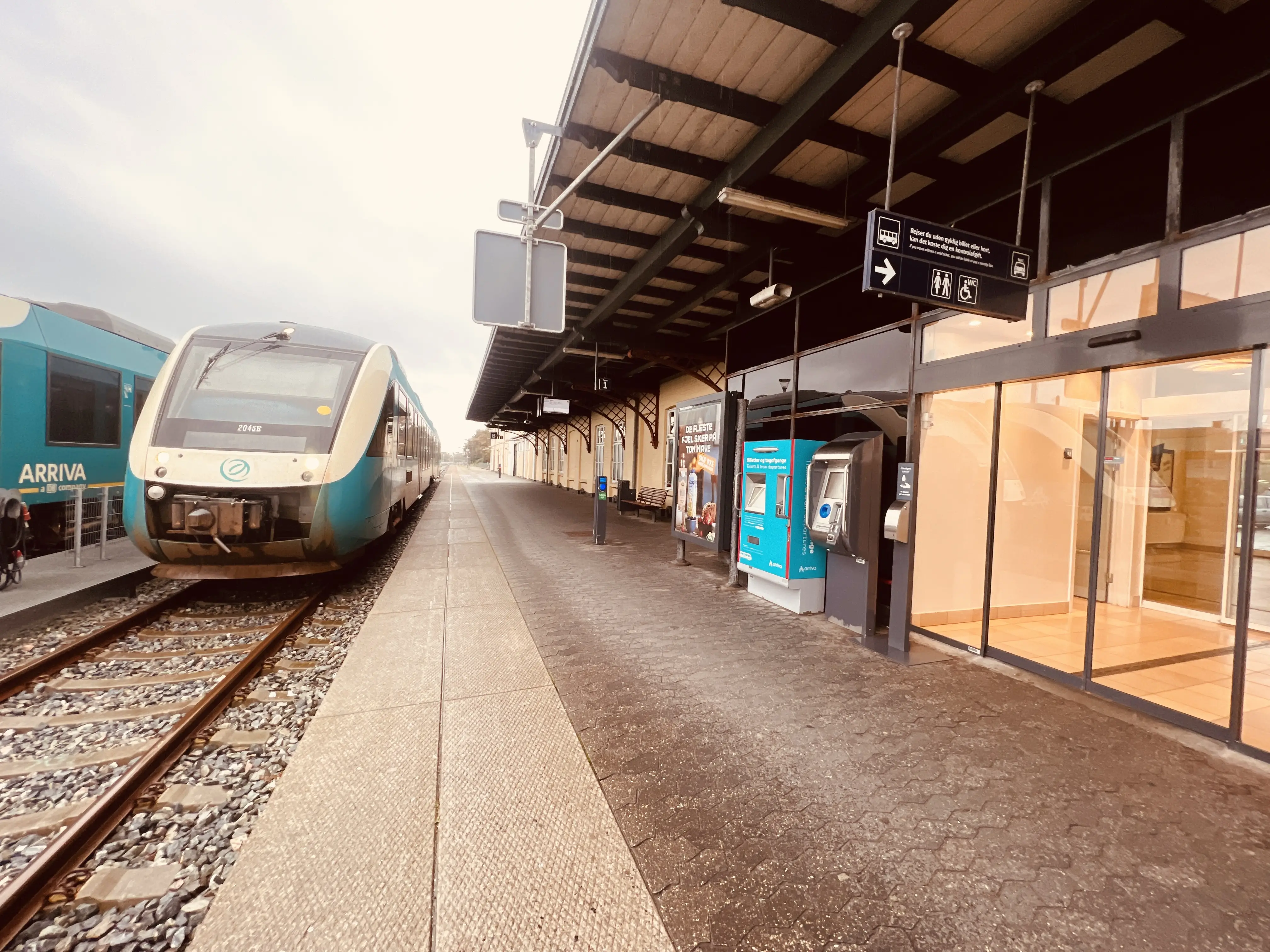 Billede af ARRIVA AR 2045 fotograferet ud for Struer Station. Billede af ARRIVA AR 2045 fotograferet ud for Struer Station.