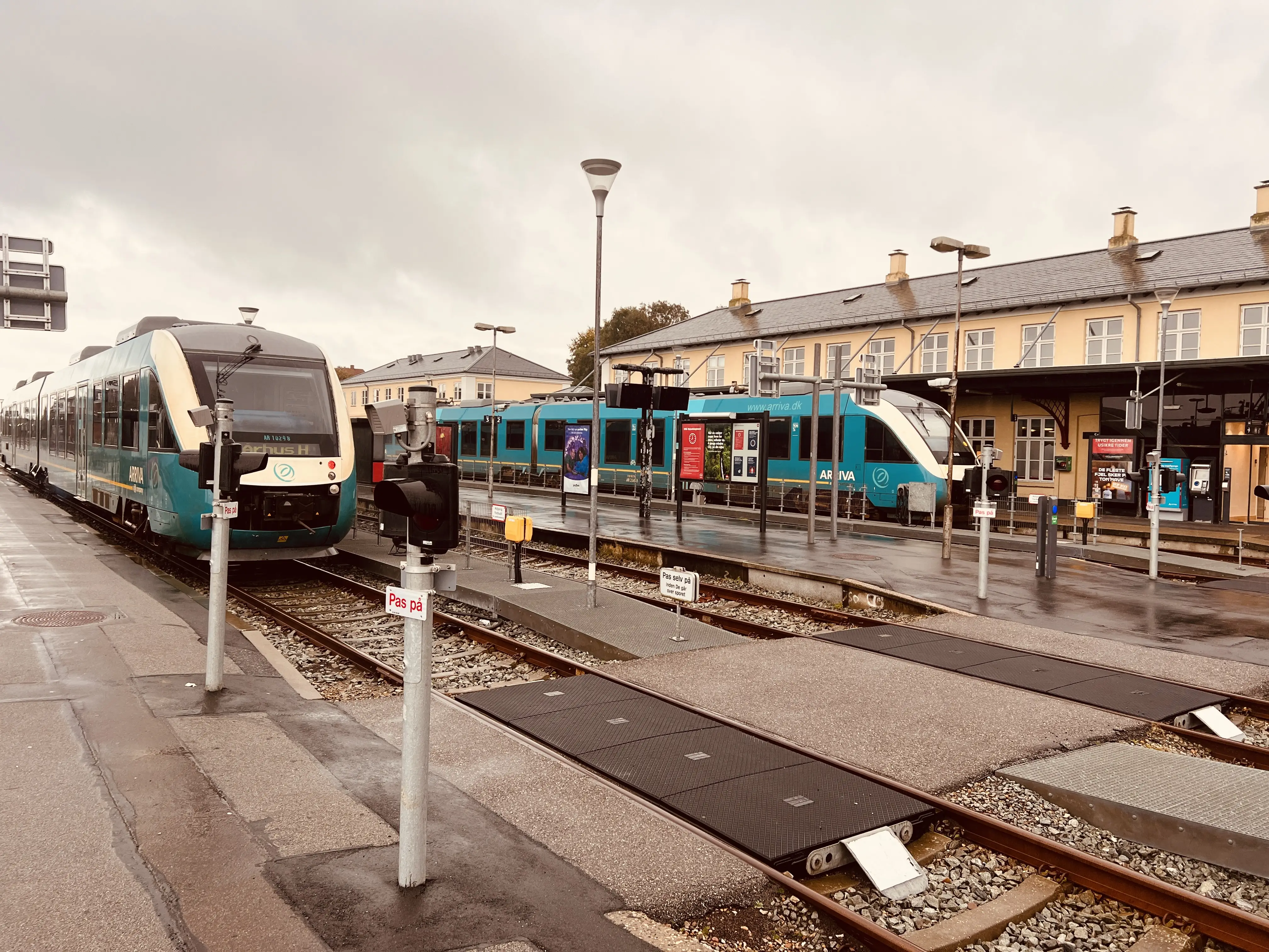 Billede af ARRIVA AR 1029 fotograferet ud for Struer Station. Billede af ARRIVA AR 1029 fotograferet ud for Struer Station.