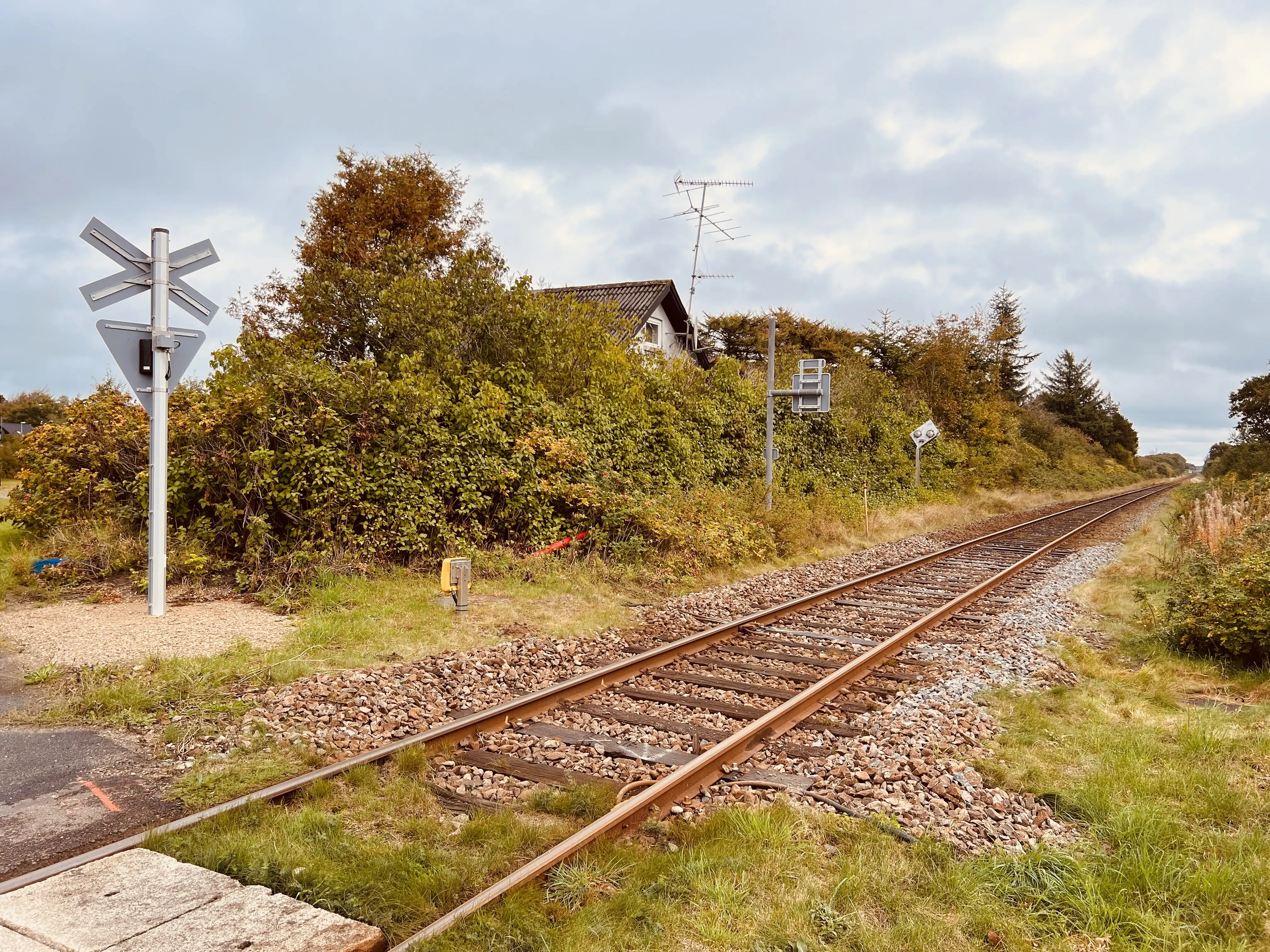 Billede af Naur Trinbræt - Trinbræt er nedrevet, men Naur Trinbræt har ligget her. Billede af Naur Trinbræt - Trinbræt er nedrevet, men Naur Trinbræt har ligget her.