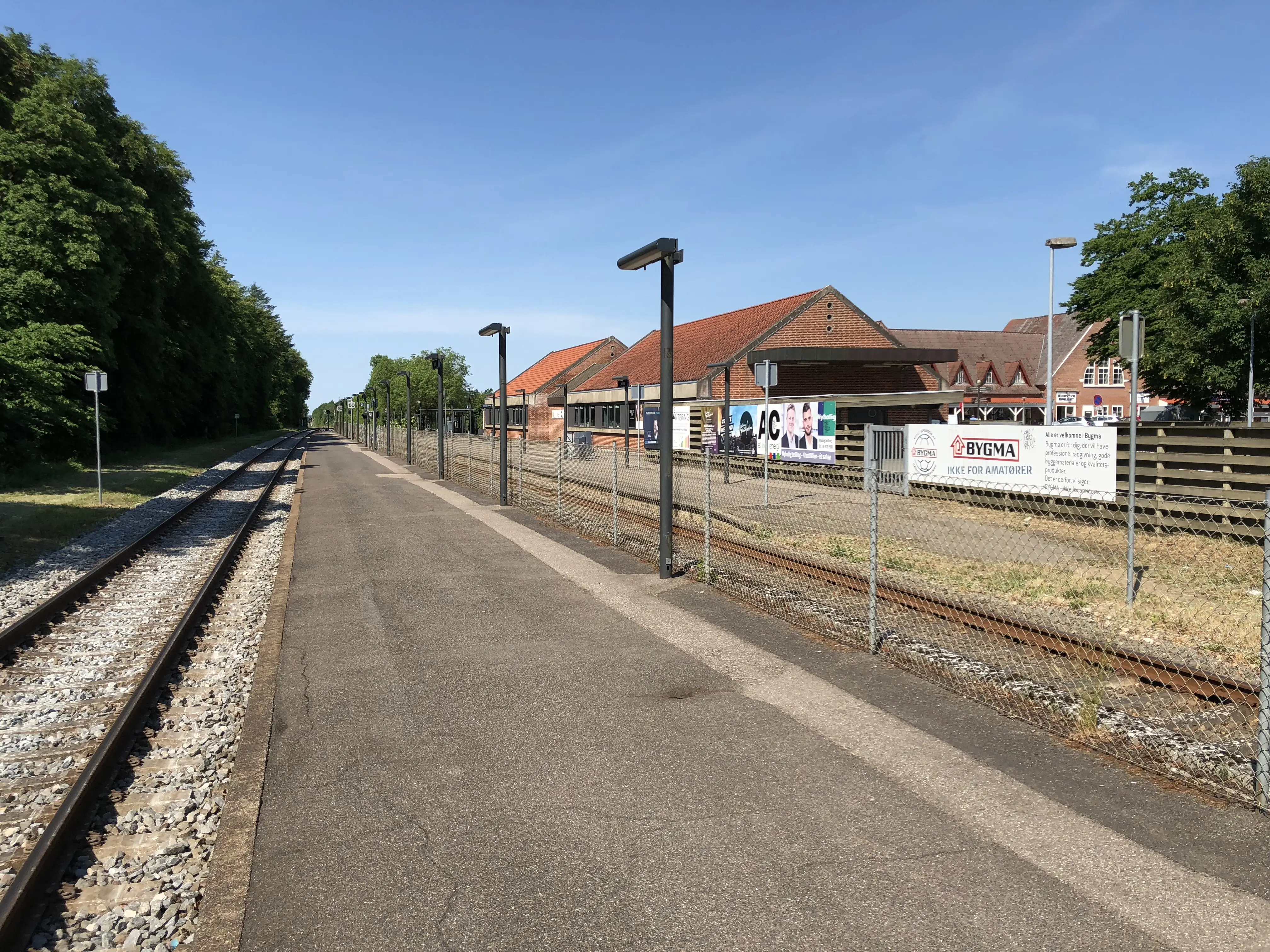 Billede af Jelling Holdeplads med sidespor - Holdeplads med sidespor er nedrevet, men Jelling Holdeplads med sidespor har ligget her. Billede af Jelling Holdeplads med sidespor - Holdeplads med sidespor er nedrevet, men Jelling Holdeplads med sidespor har ligget her.