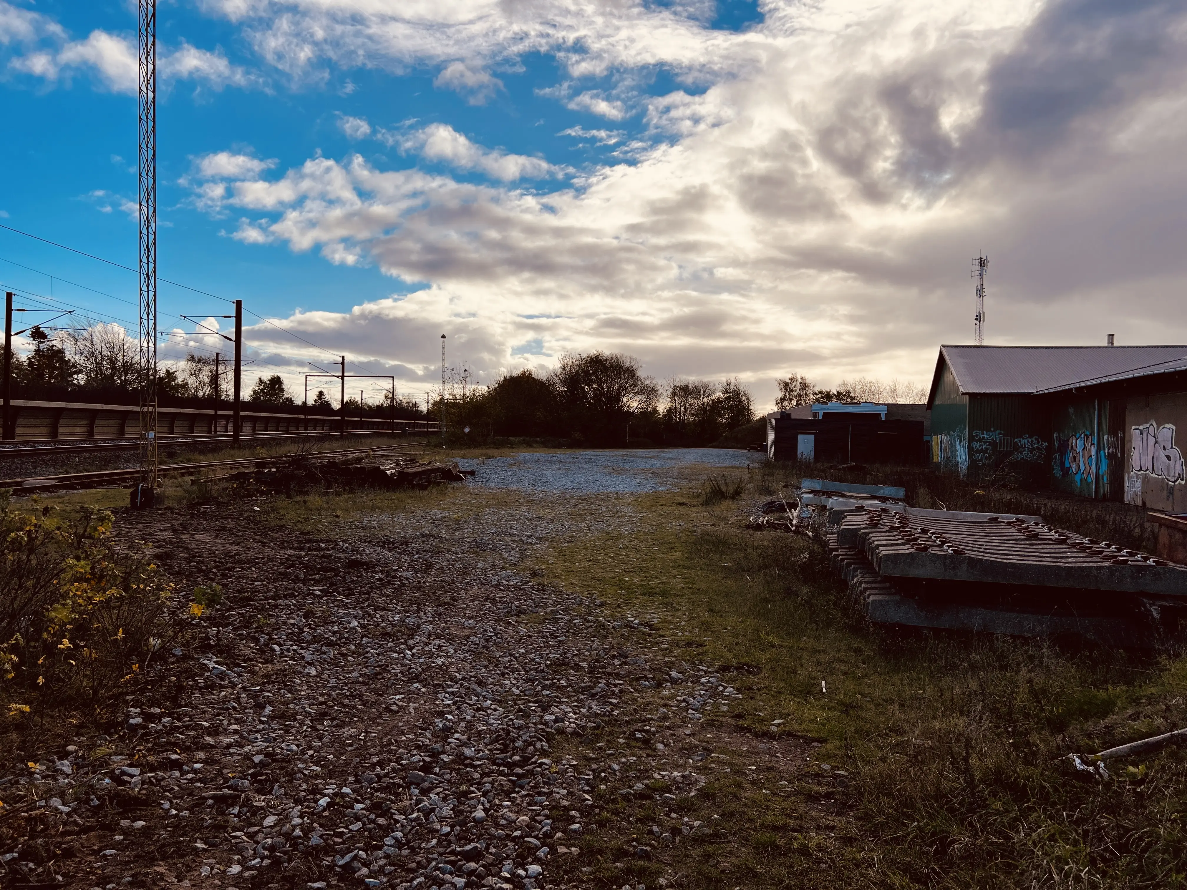 Billede af Vojens Amtsbanegård - Amtsbanegård er nedrevet, men Vojens Amtsbanegård har ligget her. Billede af Vojens Amtsbanegård - Amtsbanegård er nedrevet, men Vojens Amtsbanegård har ligget her.
