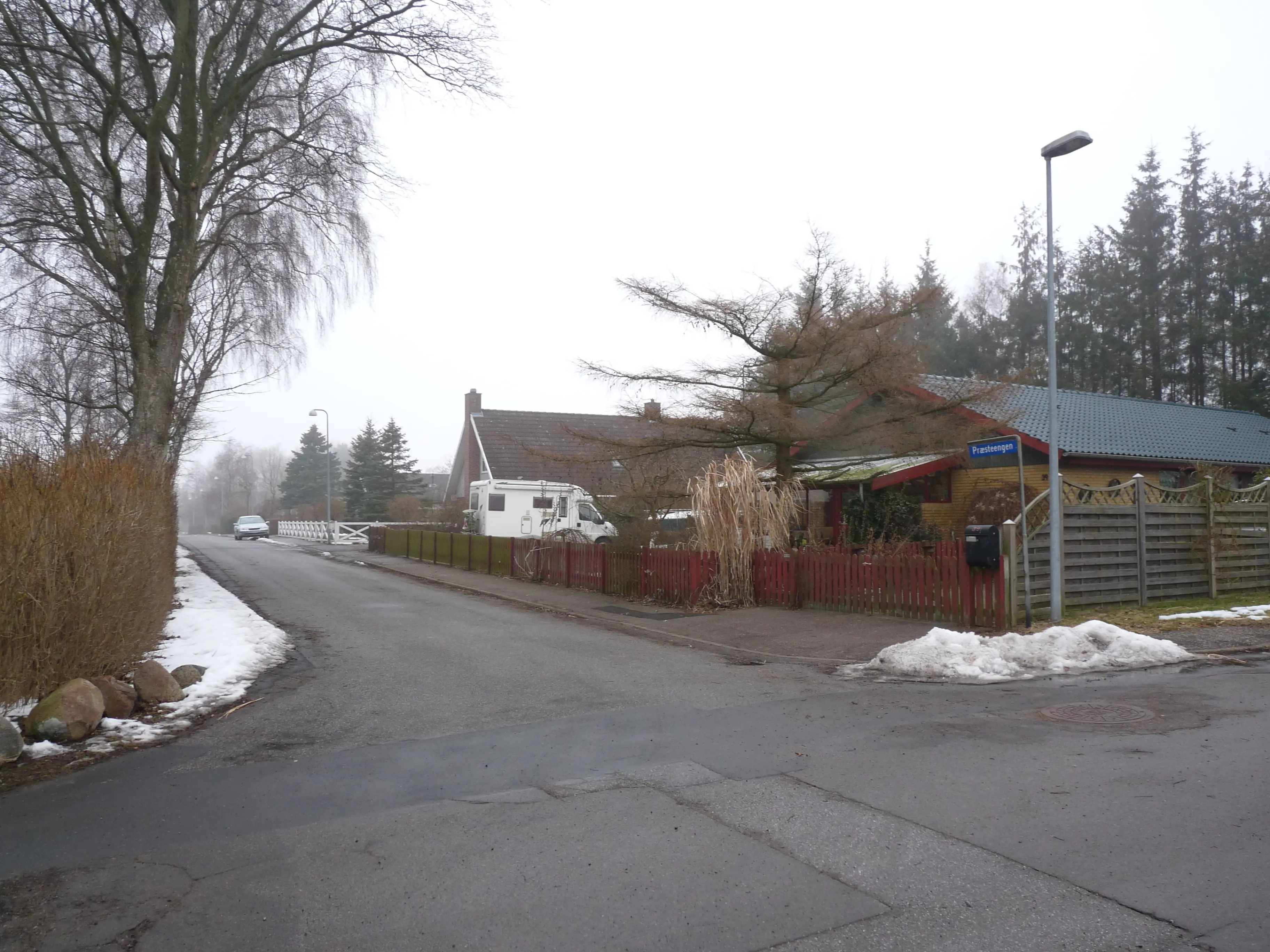 Billede af Rønnebæk Billetsalgssted med Sidespor - Billetsalgssted med Sidespor er nedrevet, men Rønnebæk Billetsalgssted med Sidespor har ligget her. Billede af Rønnebæk Billetsalgssted med Sidespor - Billetsalgssted med Sidespor er nedrevet, men Rønnebæk Billetsalgssted med Sidespor har ligget her.