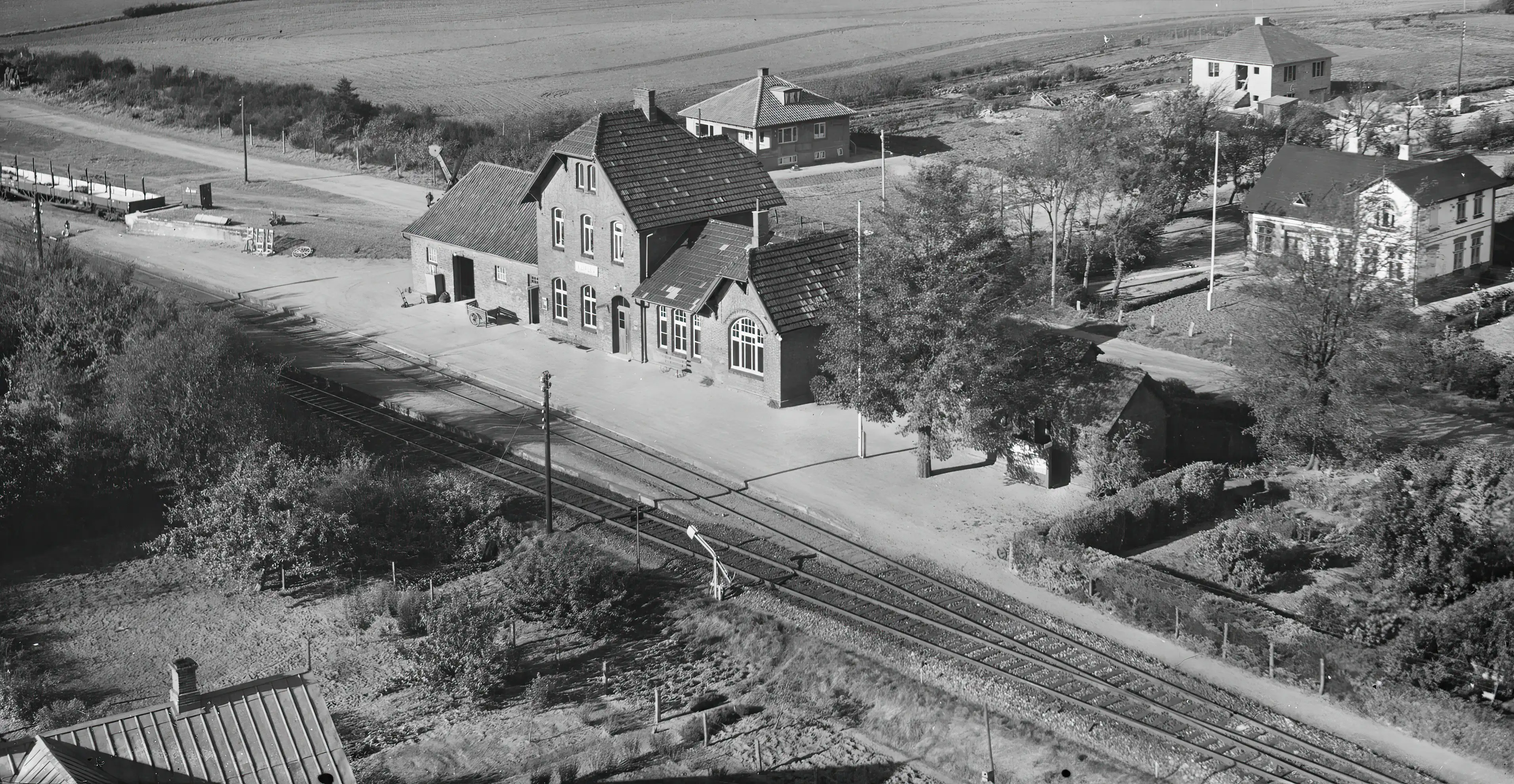 Billede af Kliplev Holdeplads med sidespor. Billede af Kliplev Holdeplads med sidespor.