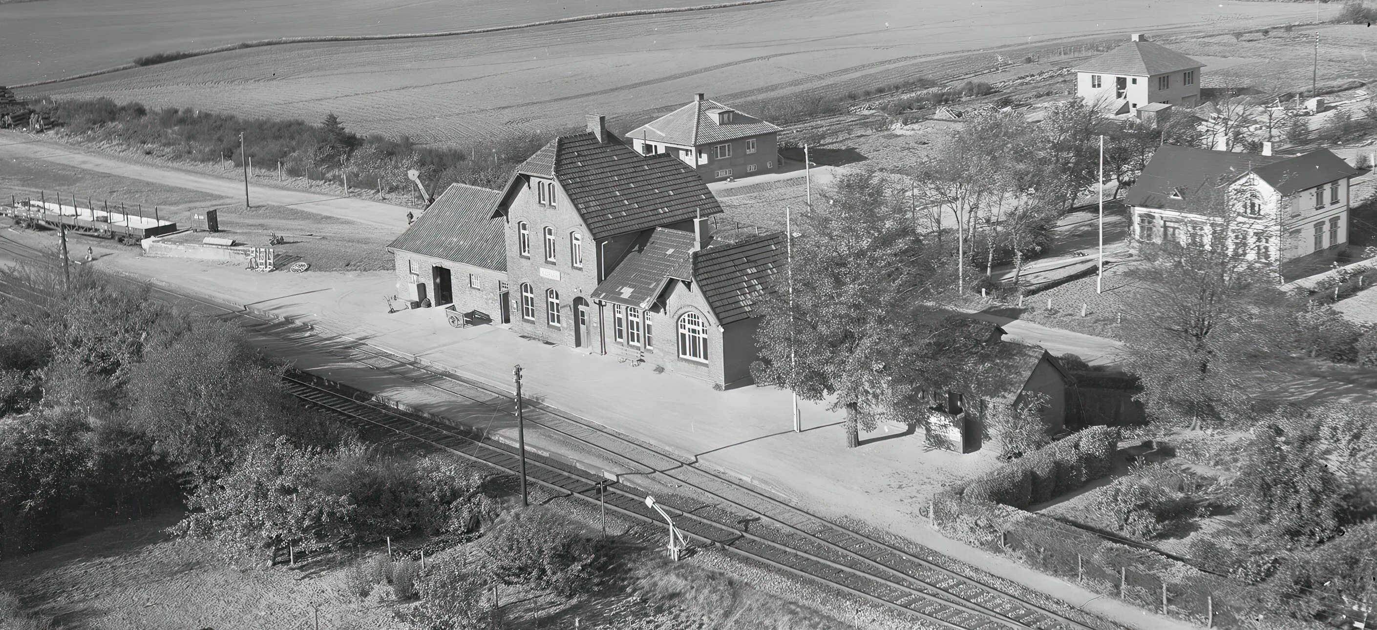 Billede af Kliplev Holdeplads med sidespor. Billede af Kliplev Holdeplads med sidespor.