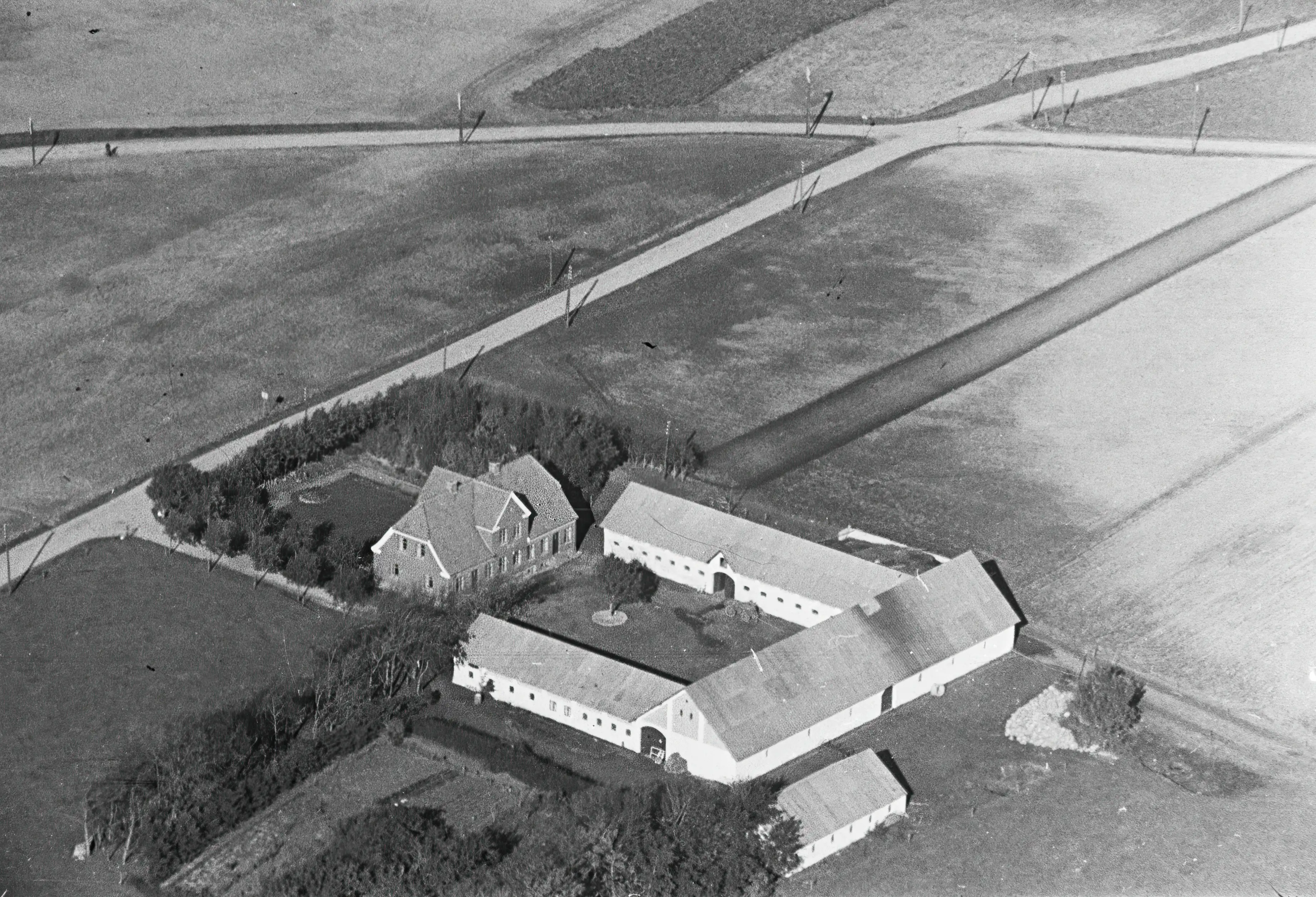 Billede af Lindholm (Hjørring-Hørby Jernbane) Trinbræt. Billede af Lindholm (Hjørring-Hørby Jernbane) Trinbræt.