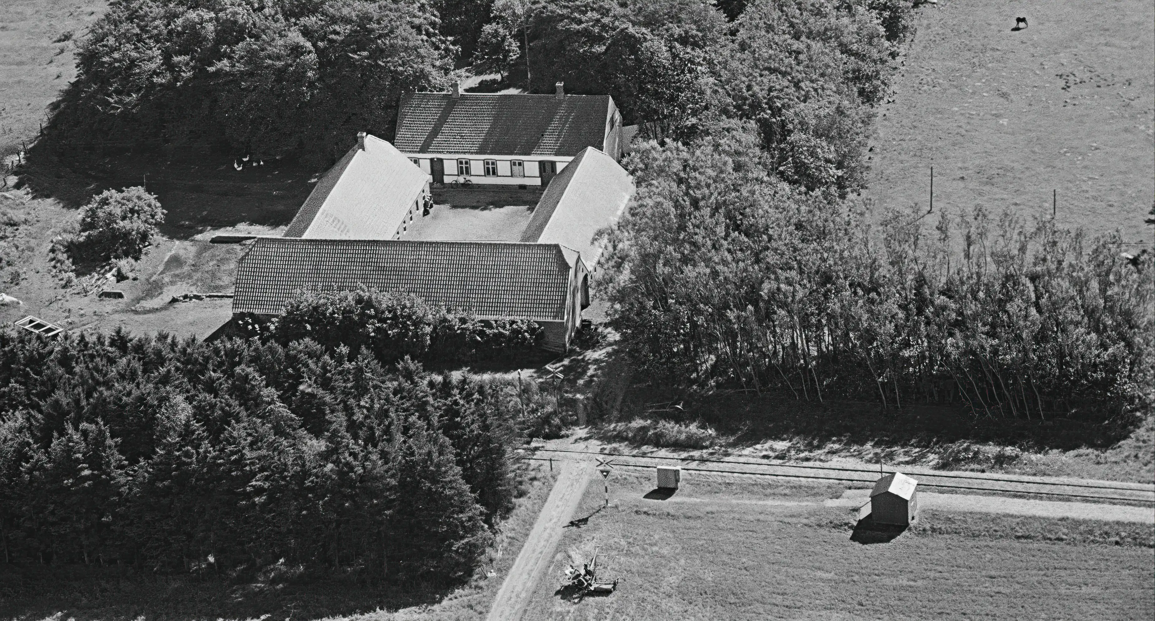 Billede af Sønderkær Trinbræt. Billede af Sønderkær Trinbræt.