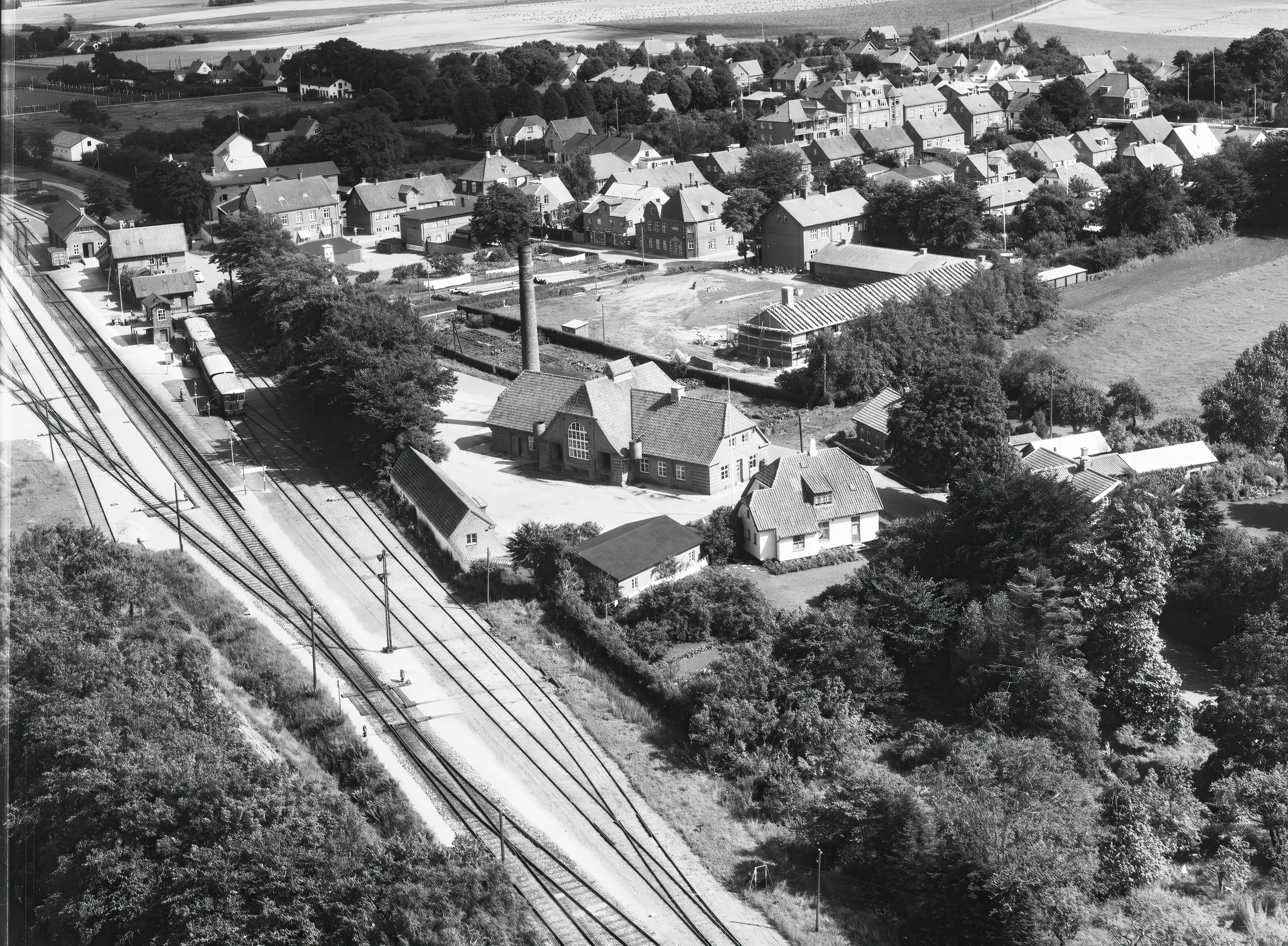 Billede af Tog fra ETJ ud for Trustrup Station.