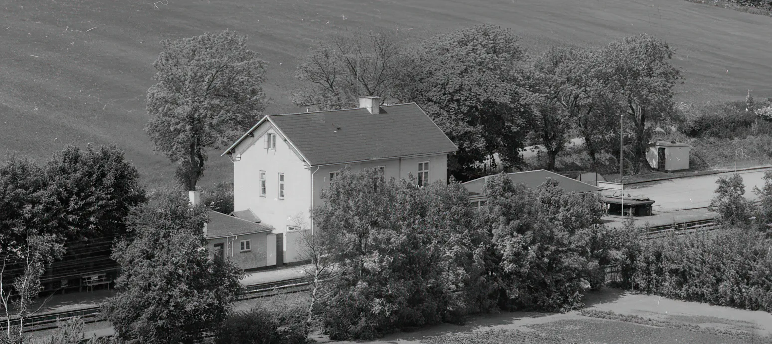 Billede af Mundelstrup Trinbræt med Sidespor. Billede af Mundelstrup Trinbræt med Sidespor.